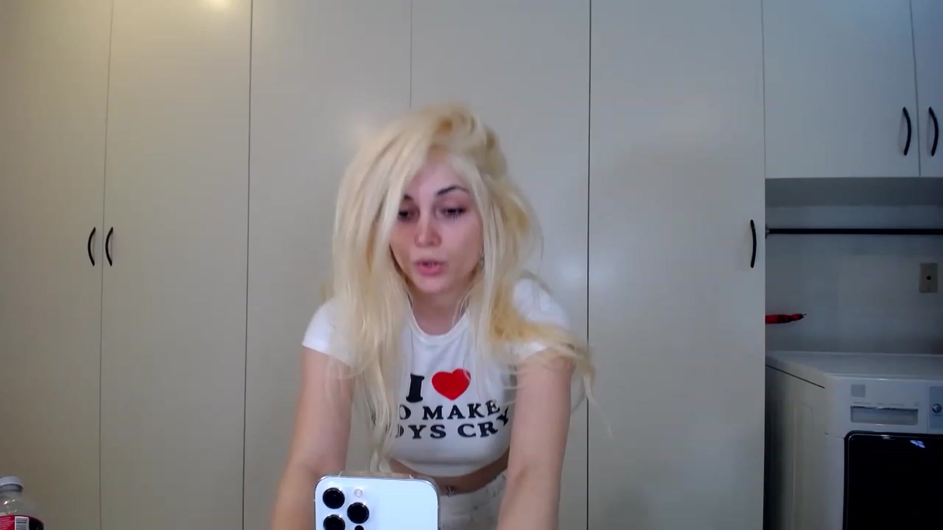 Gallery image thumbnail from SandraGPopa's myfreecams stream on, 03/12/2023, 17:37 image 2 of 20