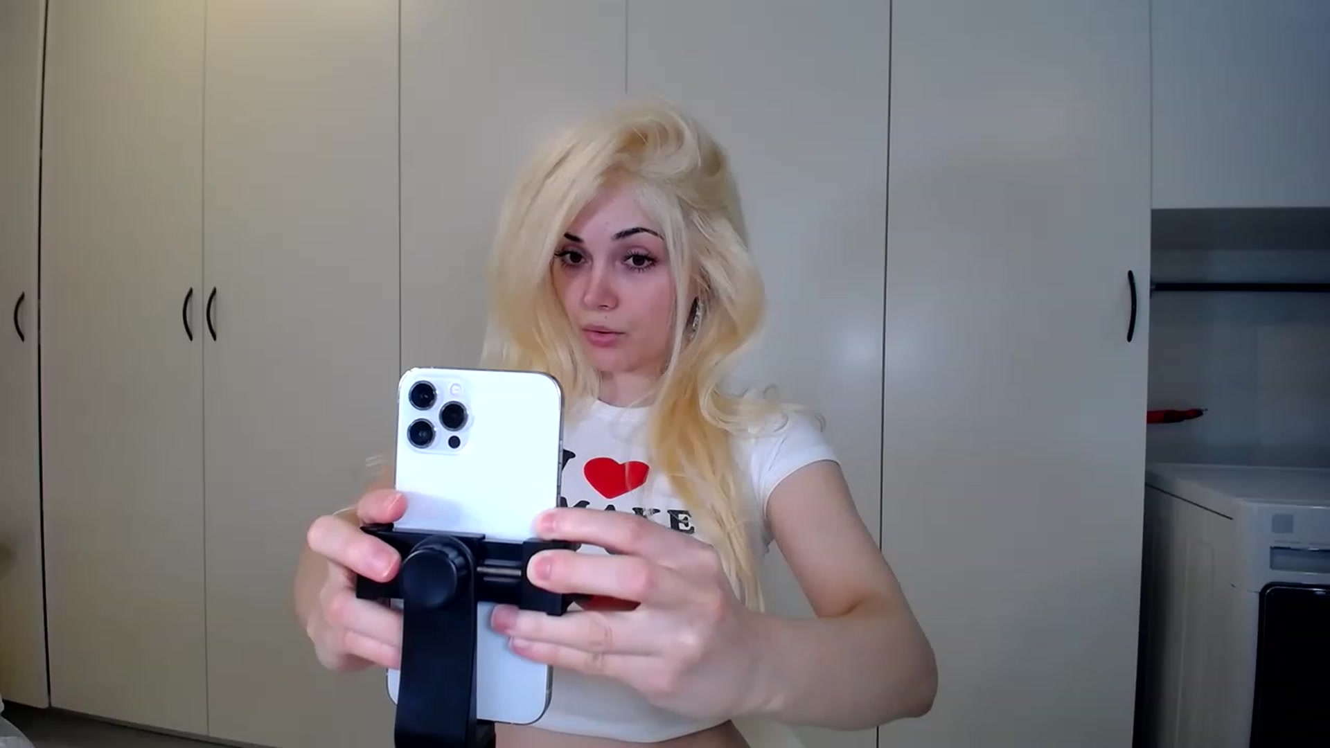 Gallery image thumbnail from SandraGPopa's myfreecams stream on, 03/12/2023, 17:37 image 13 of 20