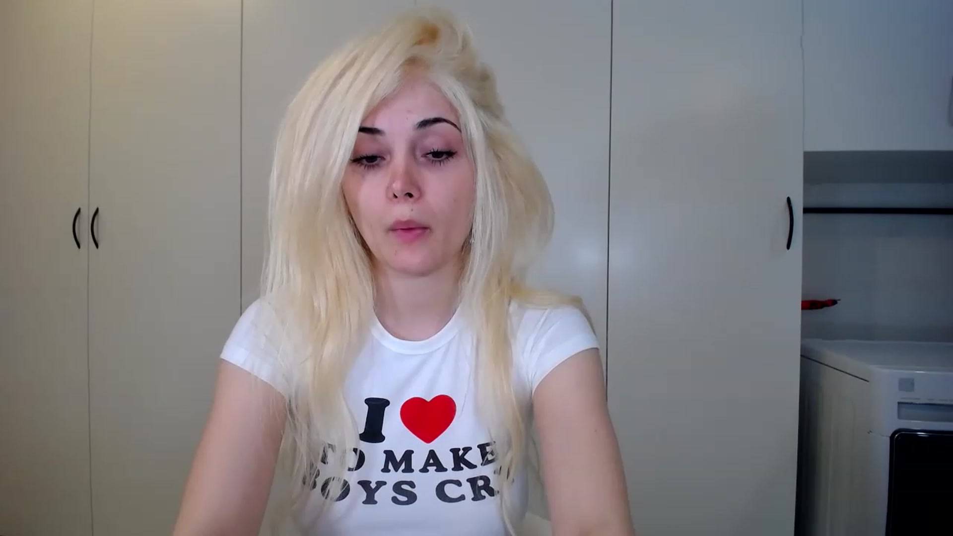 Gallery image thumbnail from SandraGPopa's myfreecams stream on, 03/12/2023, 17:37 image 1 of 20