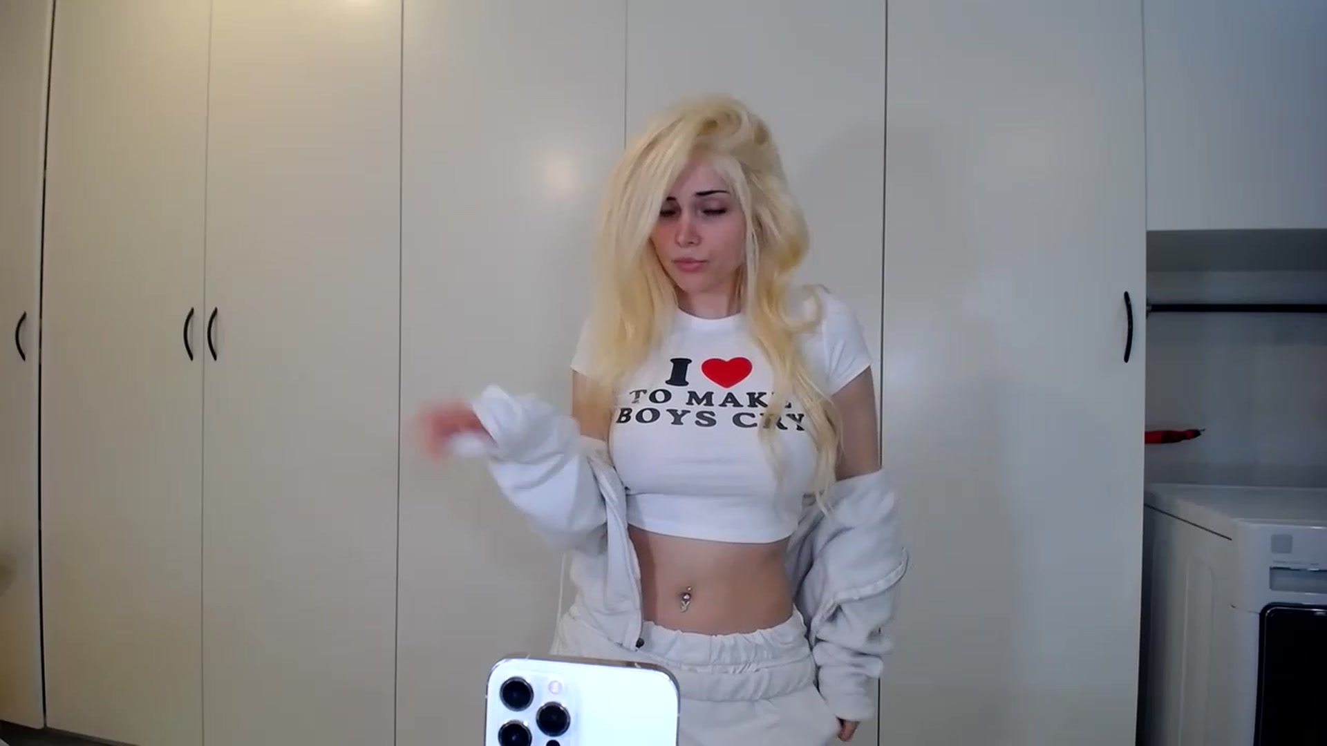 Gallery image thumbnail from SandraGPopa's myfreecams stream on, 03/12/2023, 17:37 image 15 of 20