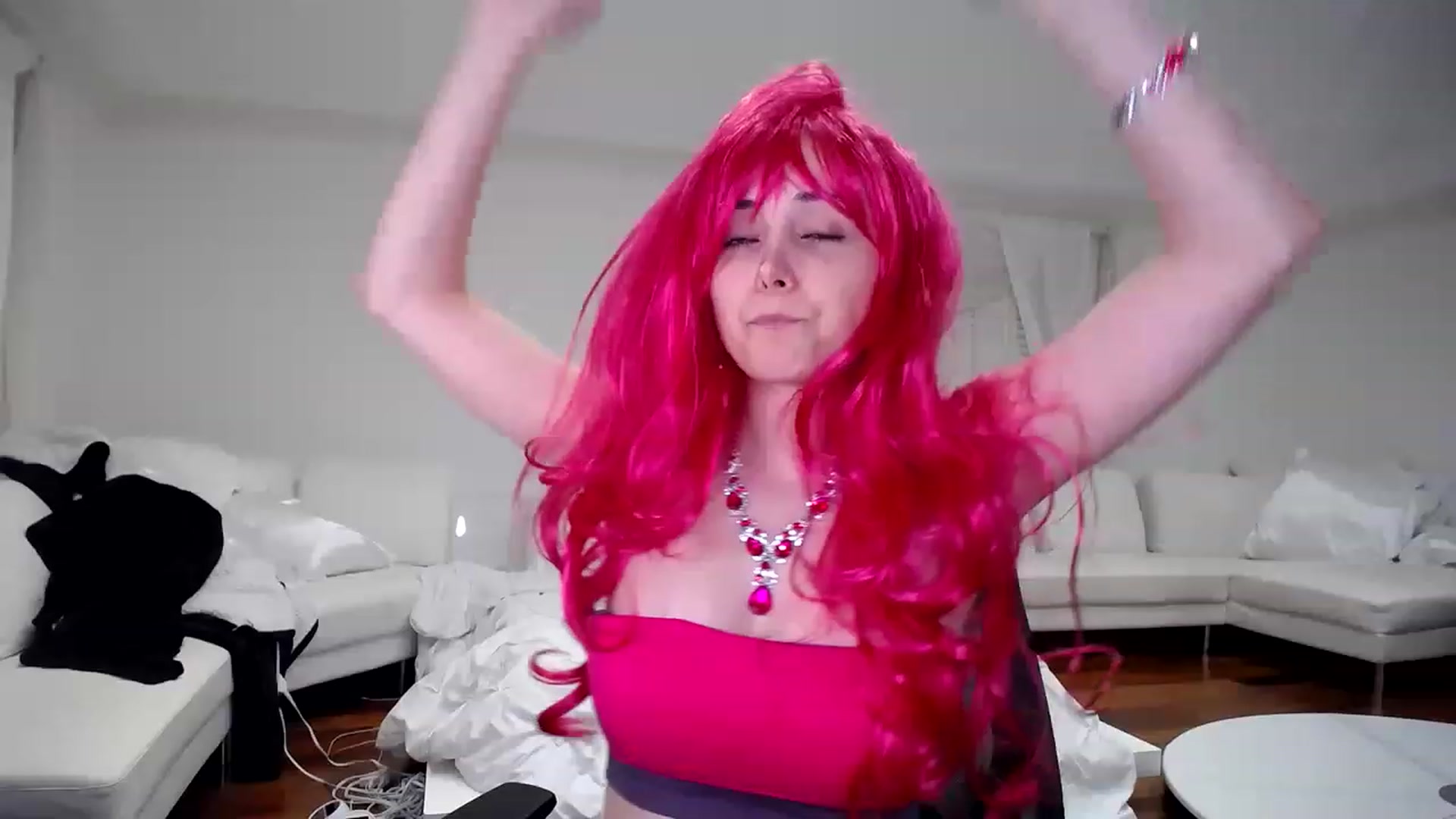 Gallery image thumbnail from SandraGPopa's myfreecams stream on, 04/08/2023, 06:37 image 13 of 20