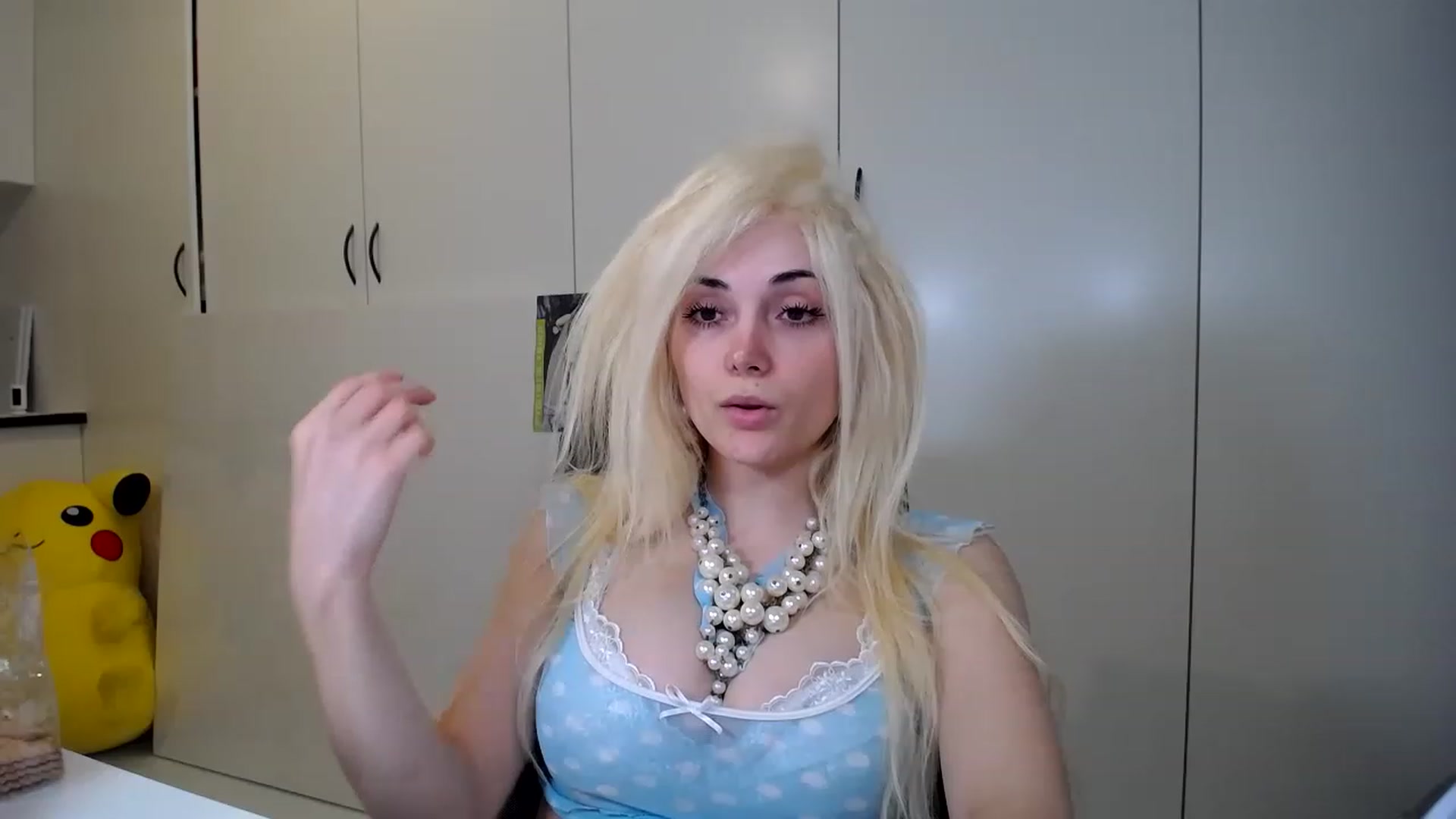 Gallery image thumbnail from SandraGPopa's myfreecams stream on, 04/14/2023, 07:47 image 10 of 20