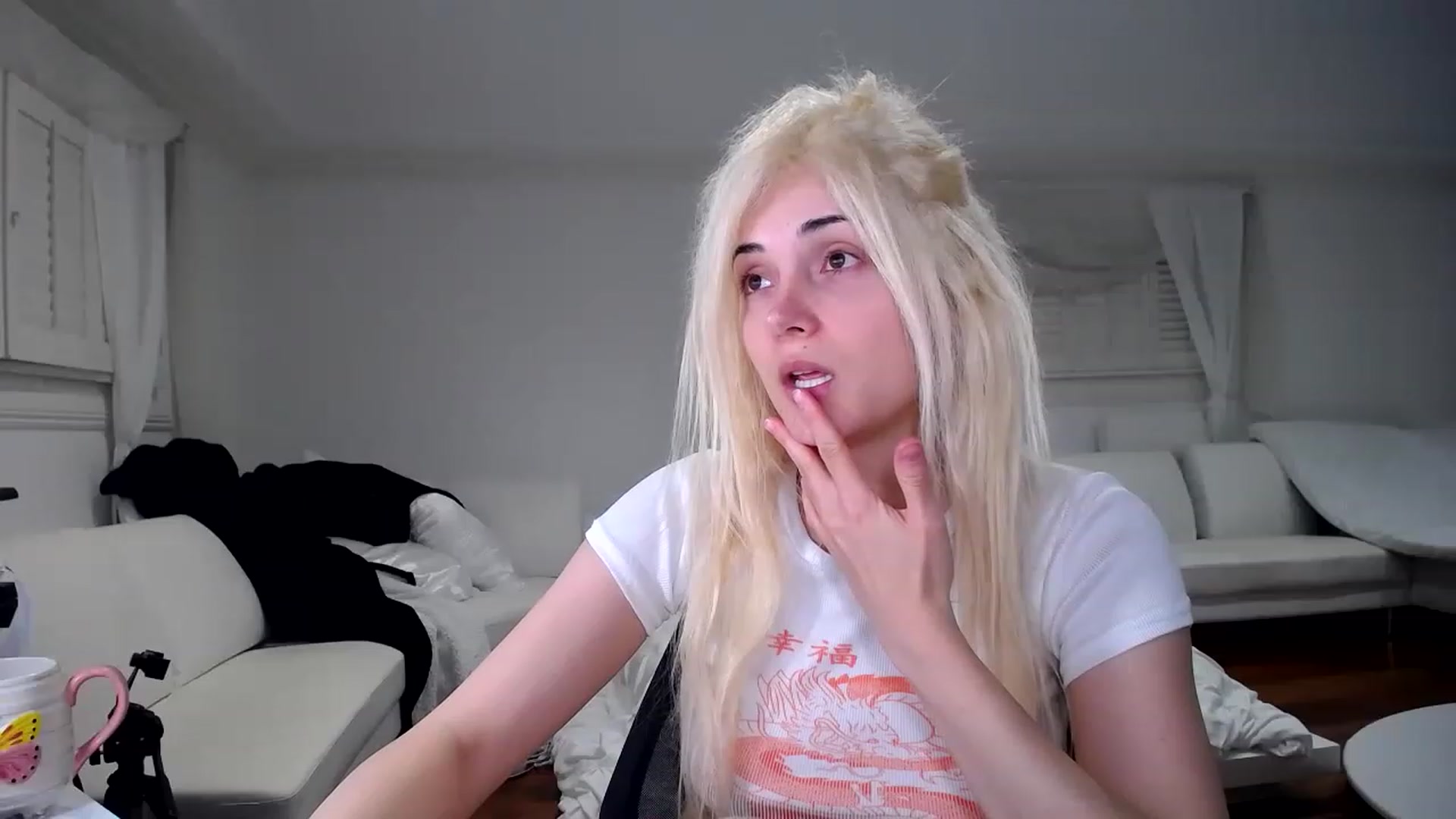 Gallery image thumbnail from SandraGPopa's myfreecams stream on, 04/15/2023, 05:12 image 17 of 20
