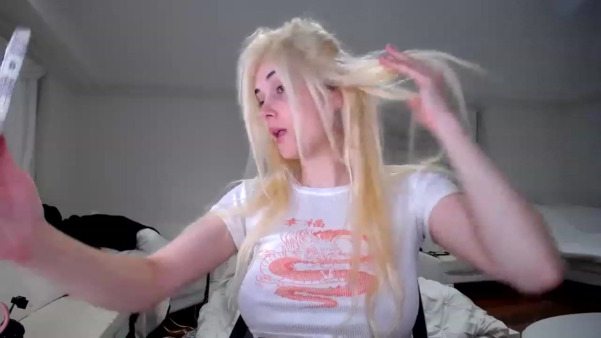 Gallery image thumbnail from SandraGPopa's myfreecams stream on, 04/15/2023, 05:12 image 10 of 20
