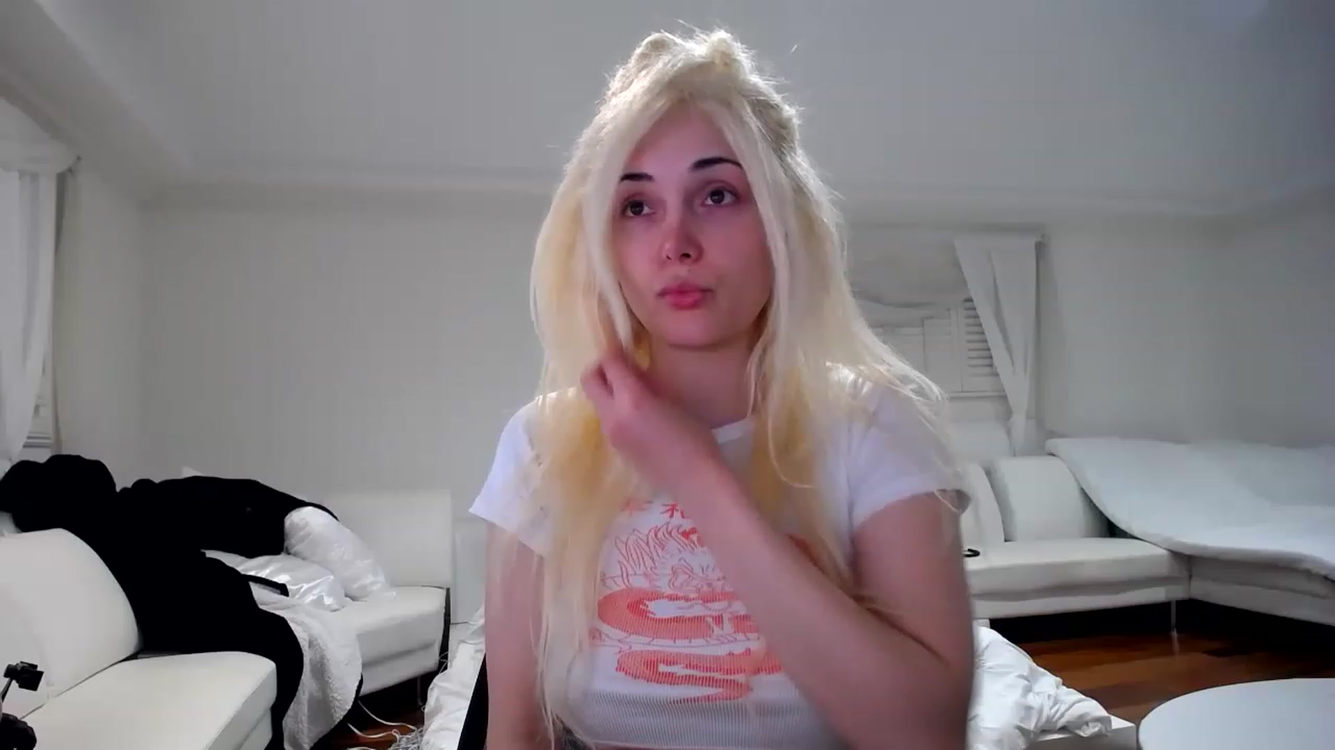 Gallery image thumbnail from SandraGPopa's myfreecams stream on, 04/15/2023, 05:12 image 3 of 20
