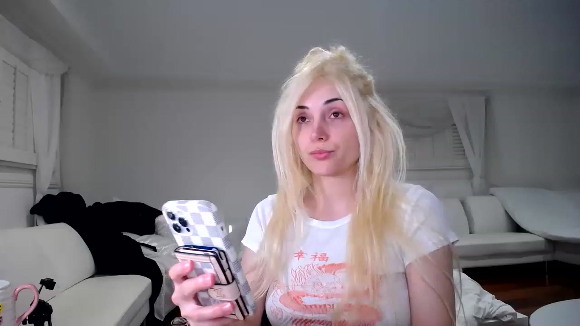 Gallery image thumbnail from SandraGPopa's myfreecams stream on, 04/15/2023, 05:12 image 12 of 20