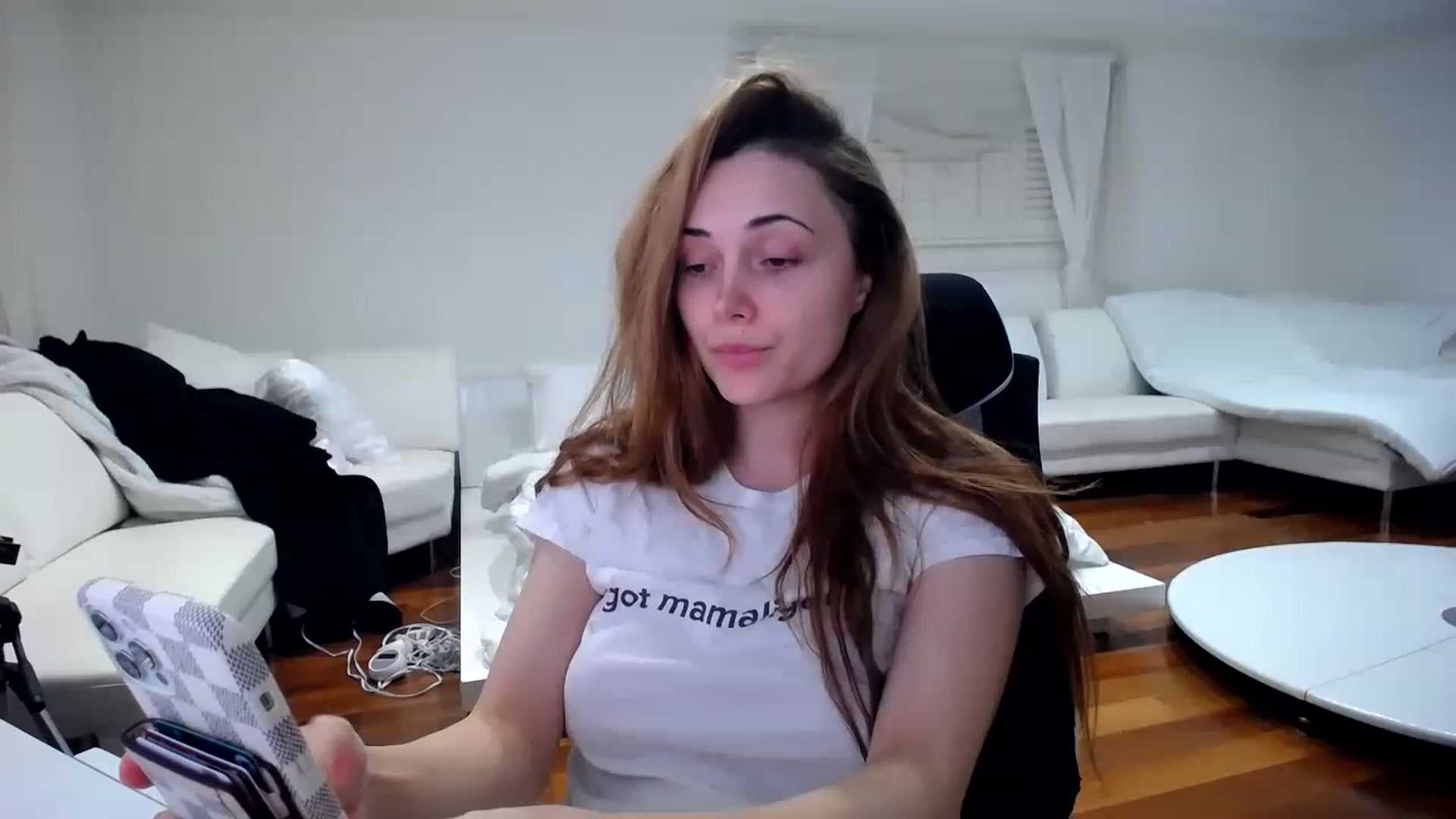 Gallery image thumbnail from SandraGPopa's myfreecams stream on, 04/16/2023, 06:08 image 16 of 20
