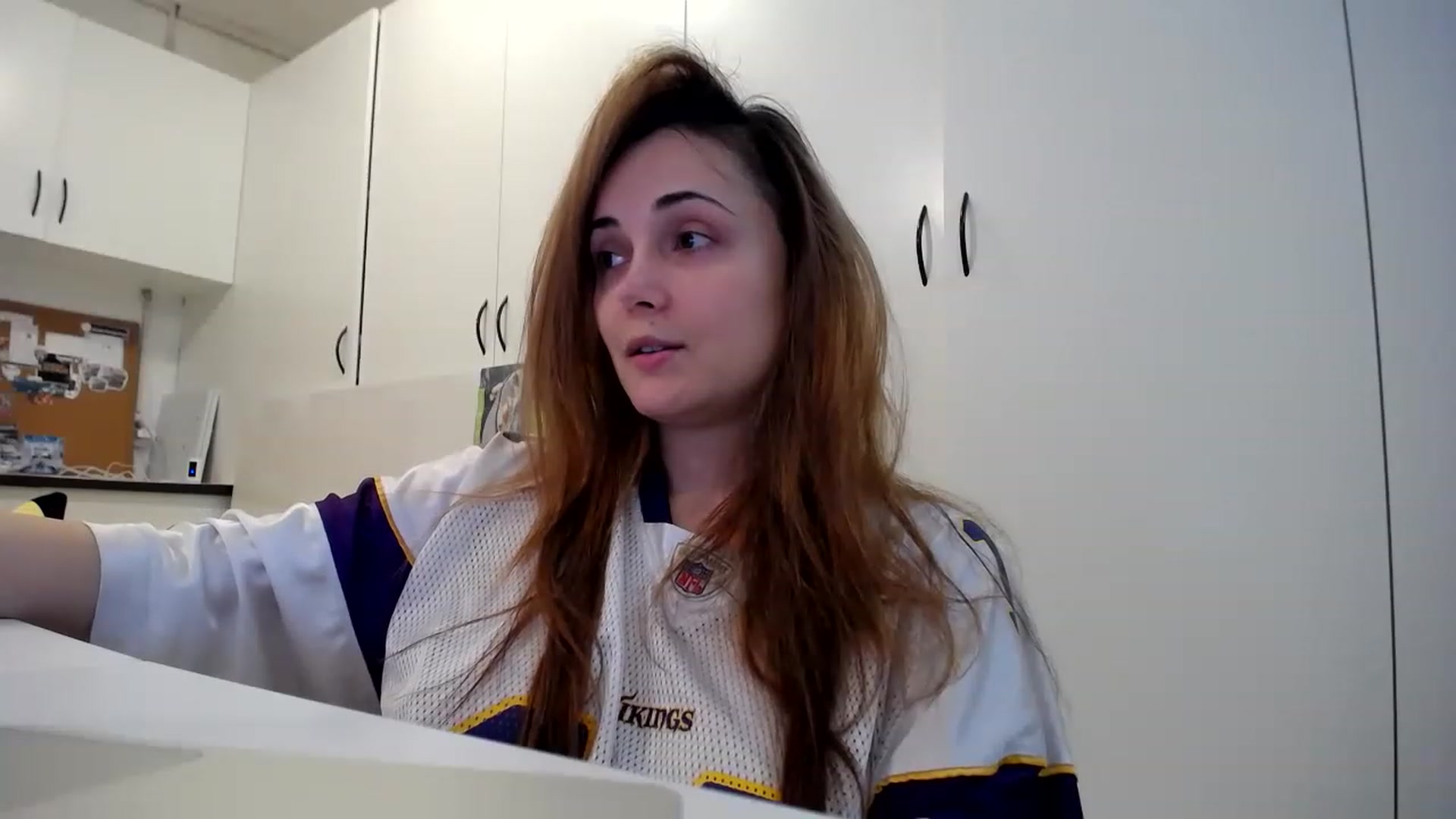 Gallery image thumbnail from SandraGPopa's myfreecams stream on, 04/19/2023, 06:26 image 14 of 20