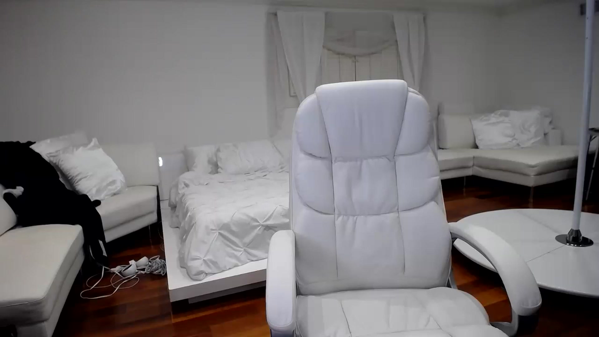 Gallery image thumbnail from SandraGPopa's myfreecams stream on, 04/22/2023, 05:49 image 3 of 20