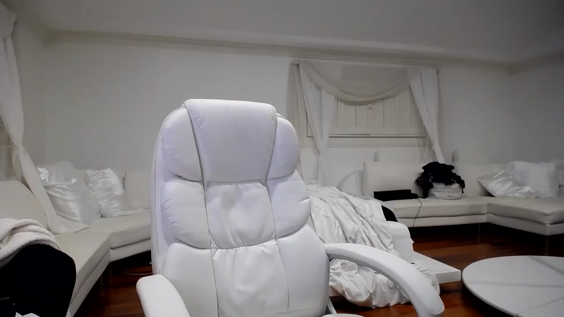 Gallery image thumbnail from SandraGPopa's myfreecams stream on, 04/29/2023, 08:22 image 12 of 20