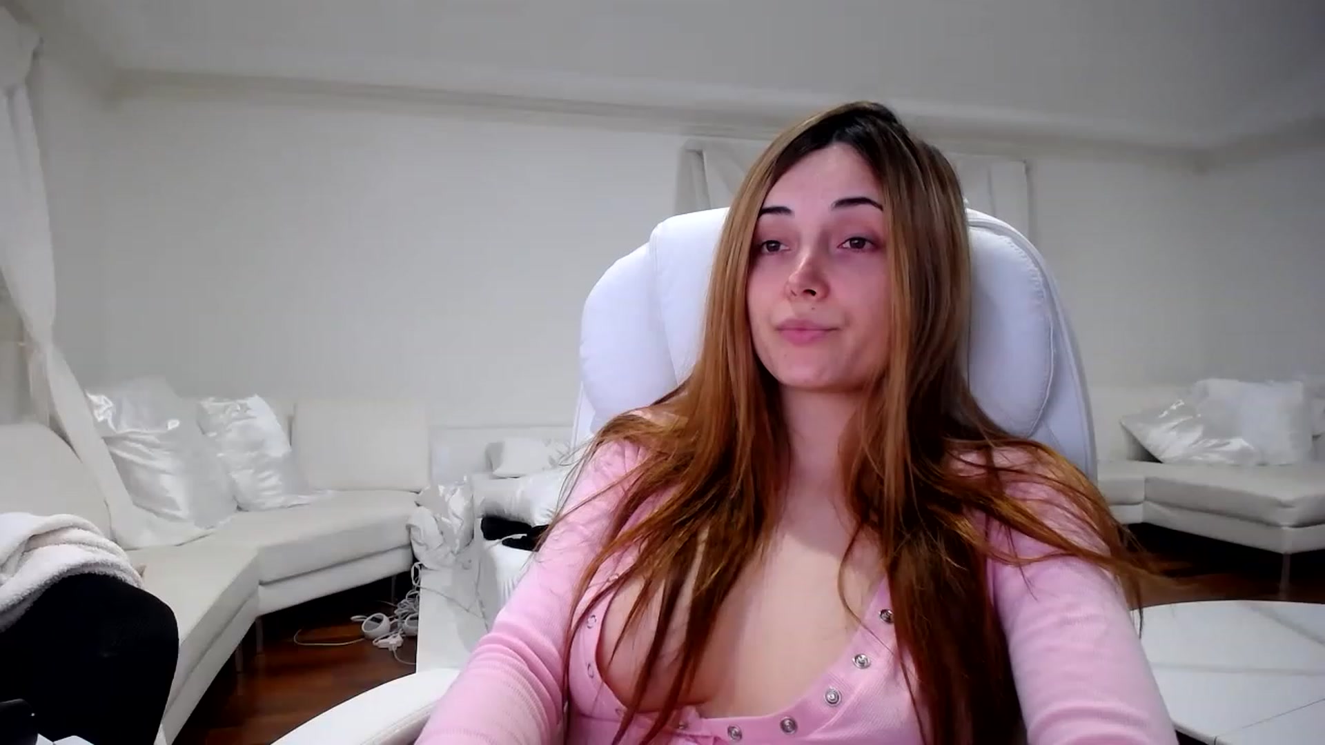 Gallery image thumbnail from SandraGPopa's myfreecams stream on, 04/29/2023, 08:22 image 9 of 20