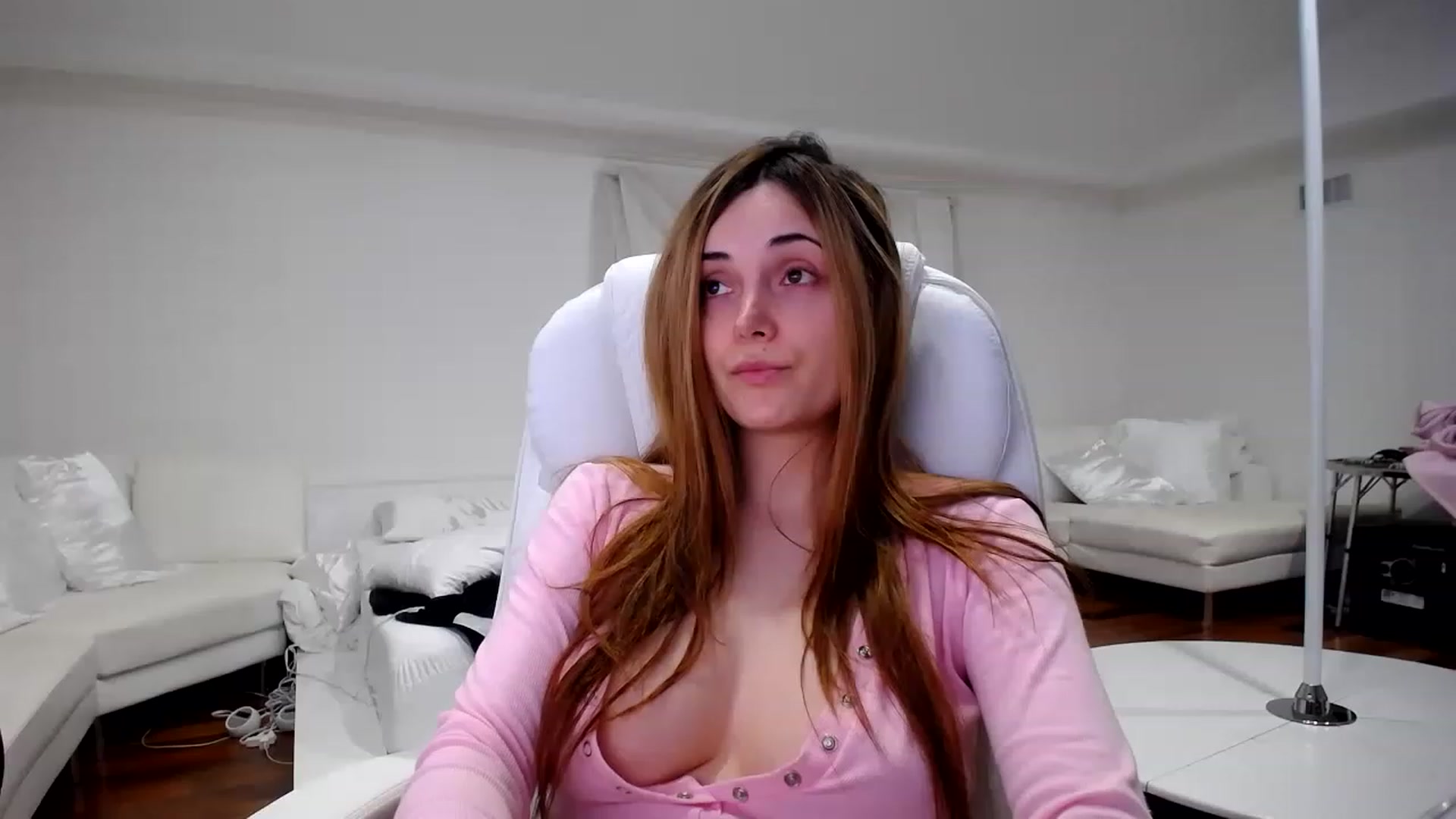 Gallery image thumbnail from SandraGPopa's myfreecams stream on, 04/29/2023, 08:22 image 15 of 20