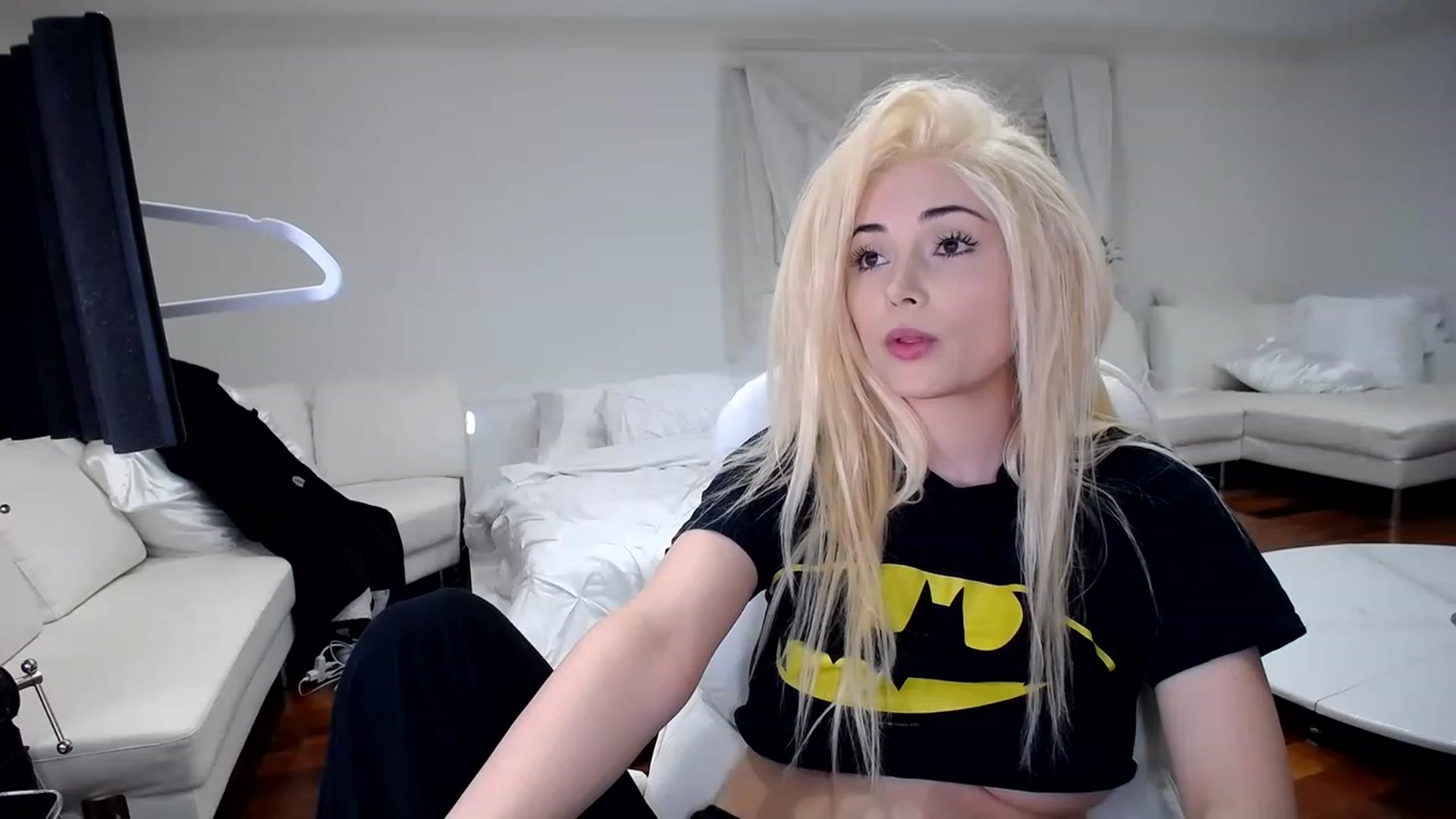 Gallery image thumbnail from SandraGPopa's myfreecams stream on, 05/08/2023, 07:43 image 17 of 20