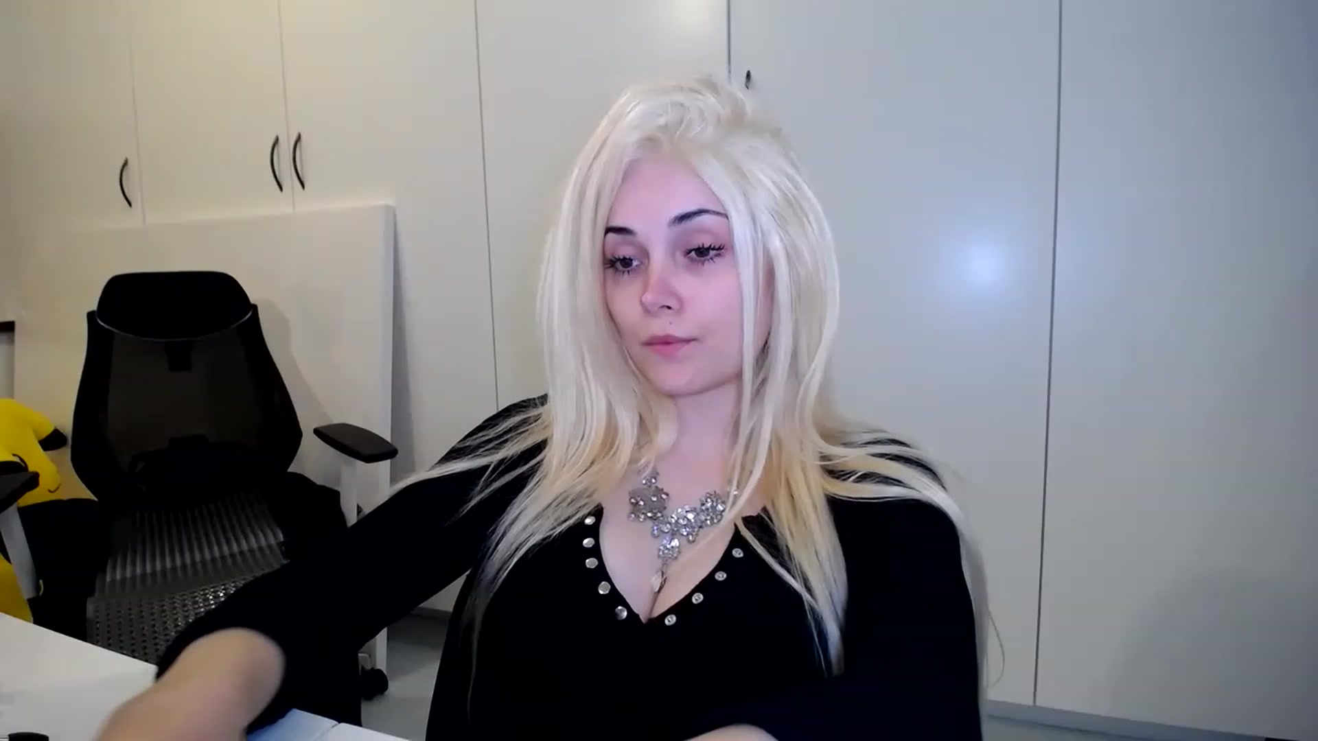 Gallery image thumbnail from SandraGPopa's myfreecams stream on, 05/11/2023, 10:01 image 4 of 20