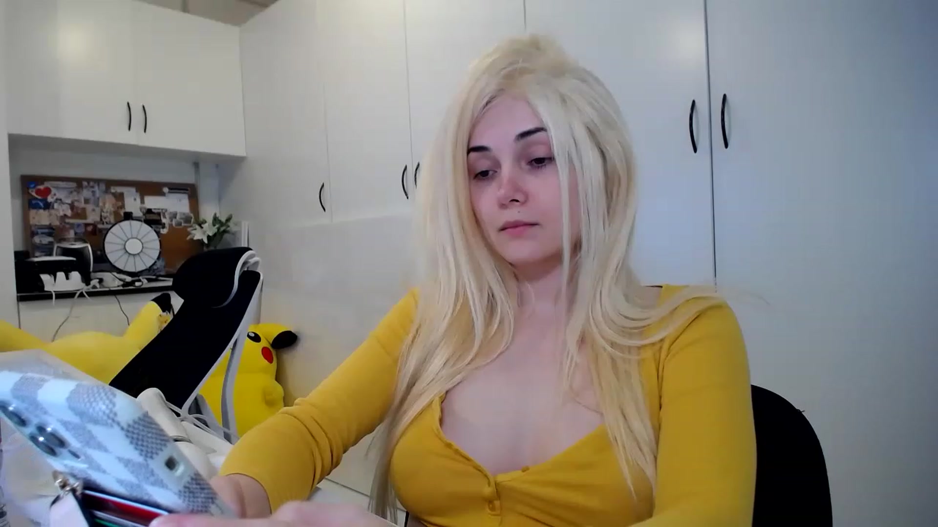 Gallery image thumbnail from SandraGPopa's myfreecams stream on, 05/12/2023, 09:27 image 4 of 20