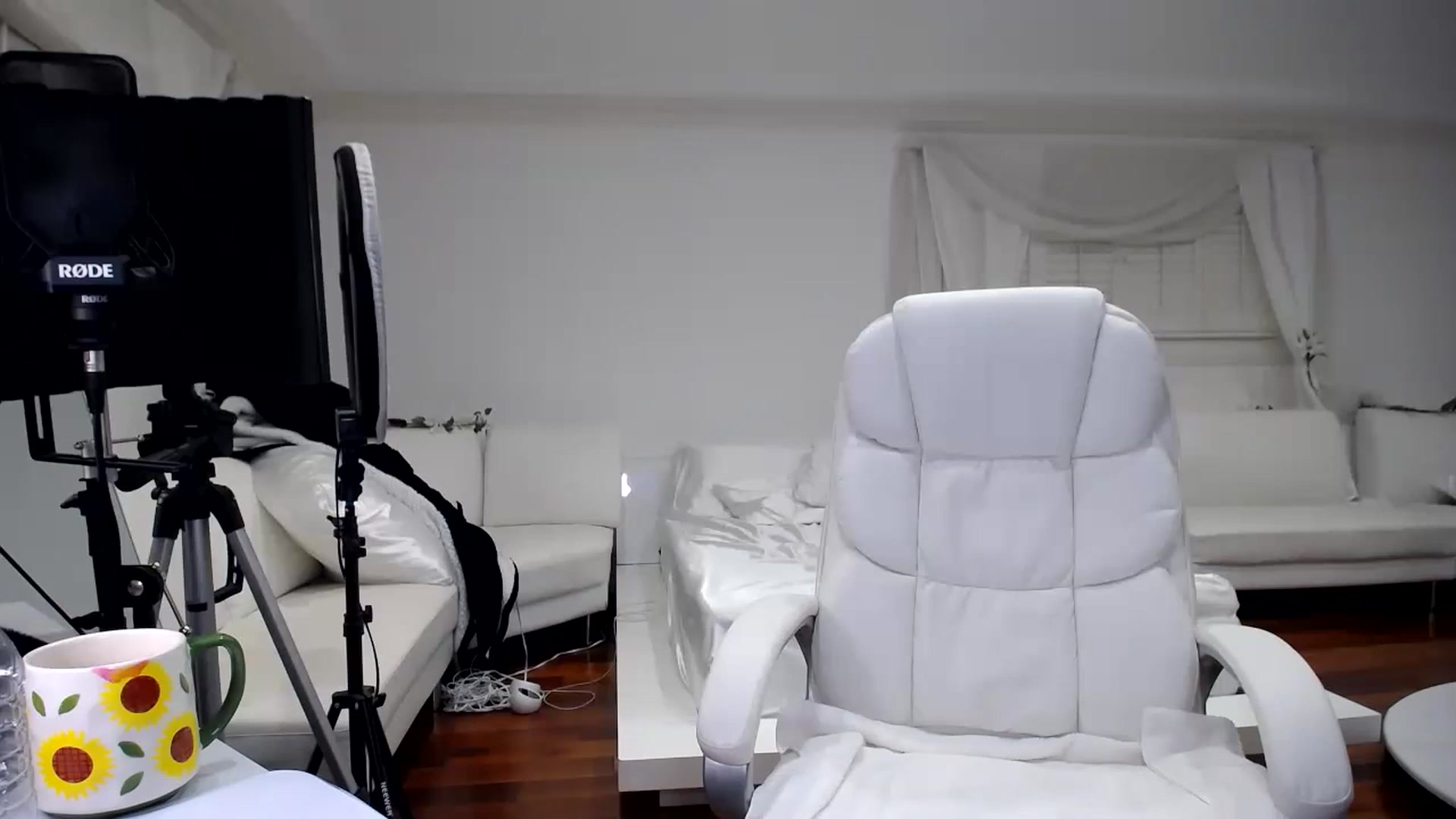 Gallery image thumbnail from SandraGPopa's myfreecams stream on, 05/15/2023, 10:08 image 6 of 20