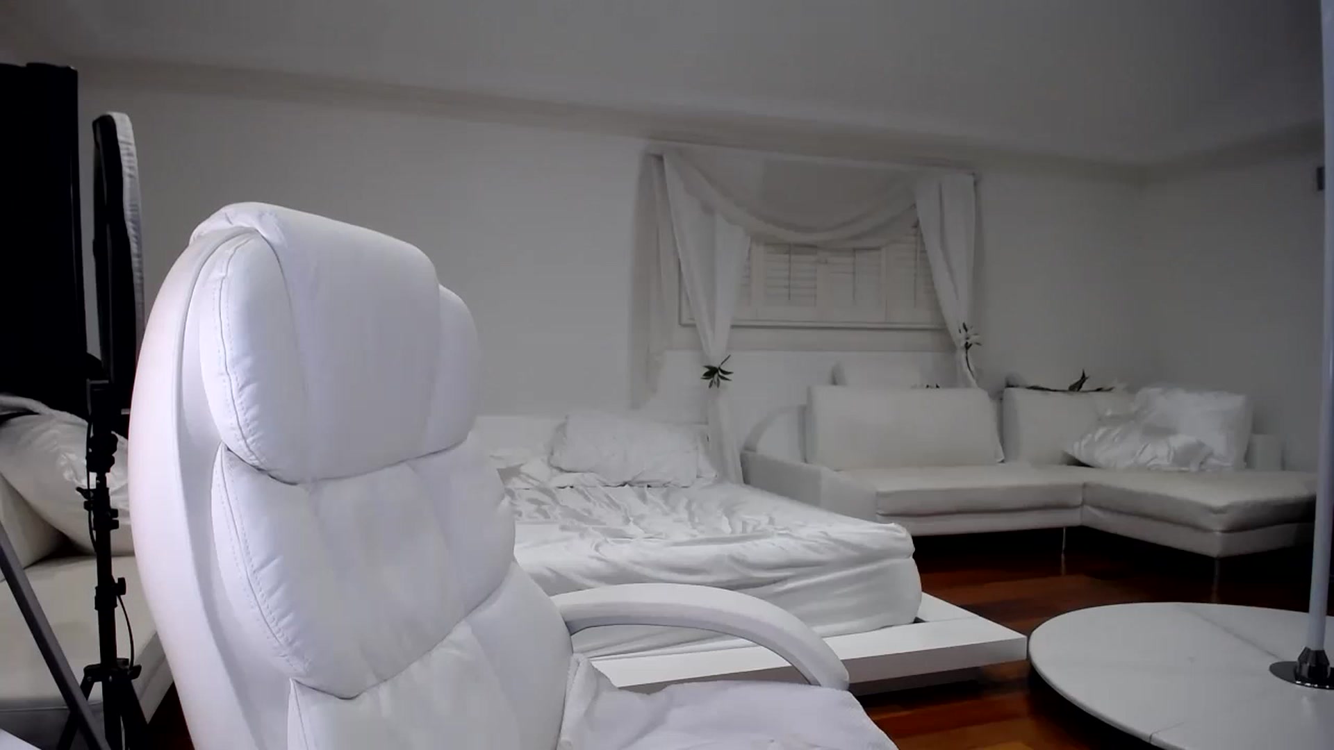 Gallery image thumbnail from SandraGPopa's myfreecams stream on, 05/15/2023, 10:08 image 1 of 20
