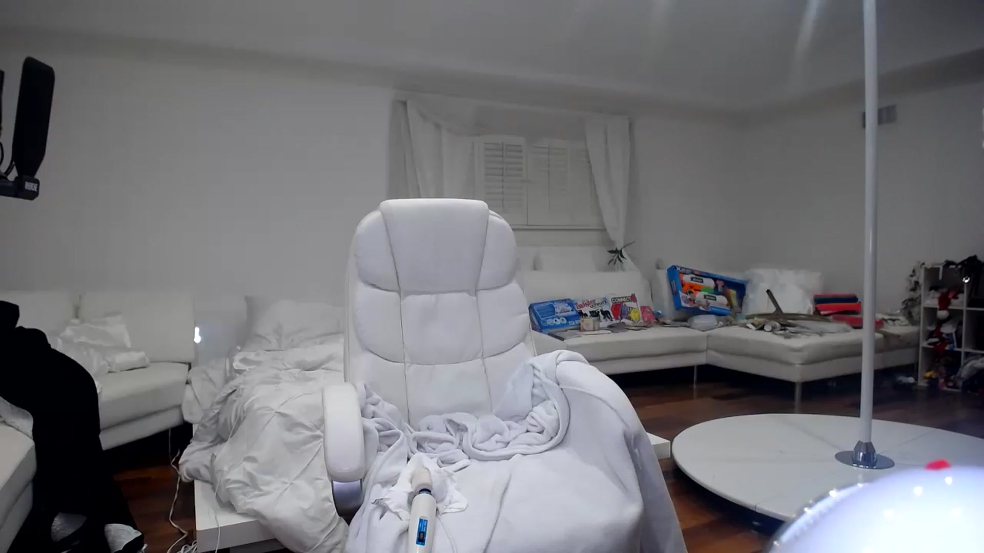 Gallery image thumbnail from SandraGPopa's myfreecams stream on, 05/27/2023, 06:06 image 9 of 20