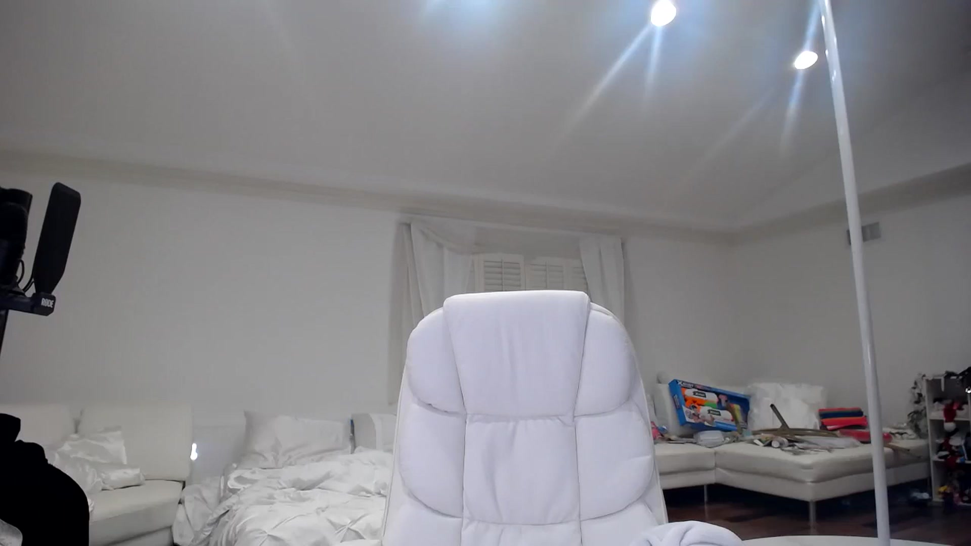 Gallery image thumbnail from SandraGPopa's myfreecams stream on, 05/27/2023, 06:06 image 11 of 20
