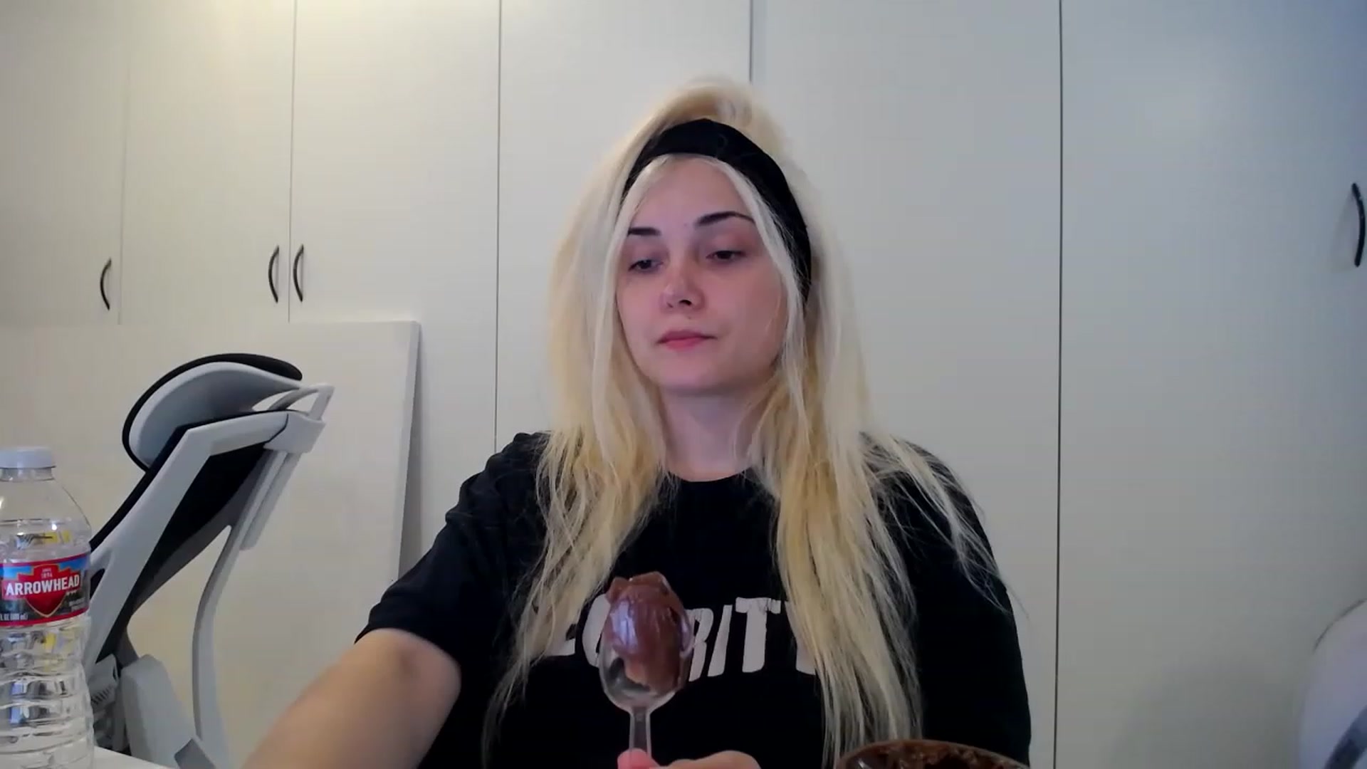 Gallery image thumbnail from SandraGPopa's myfreecams stream on, 06/02/2023, 02:06 image 6 of 20