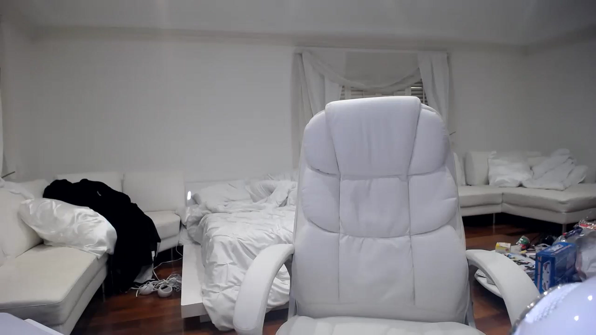 Gallery image thumbnail from SandraGPopa's myfreecams stream on, 06/03/2023, 06:02 image 19 of 20