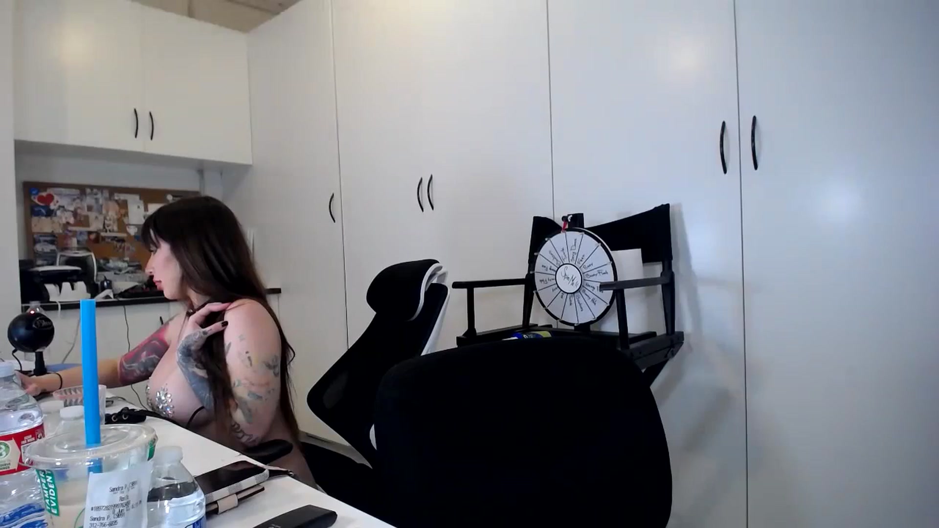 Gallery image thumbnail from SandraGPopa's myfreecams stream on, 06/13/2023, 03:16 image 15 of 20