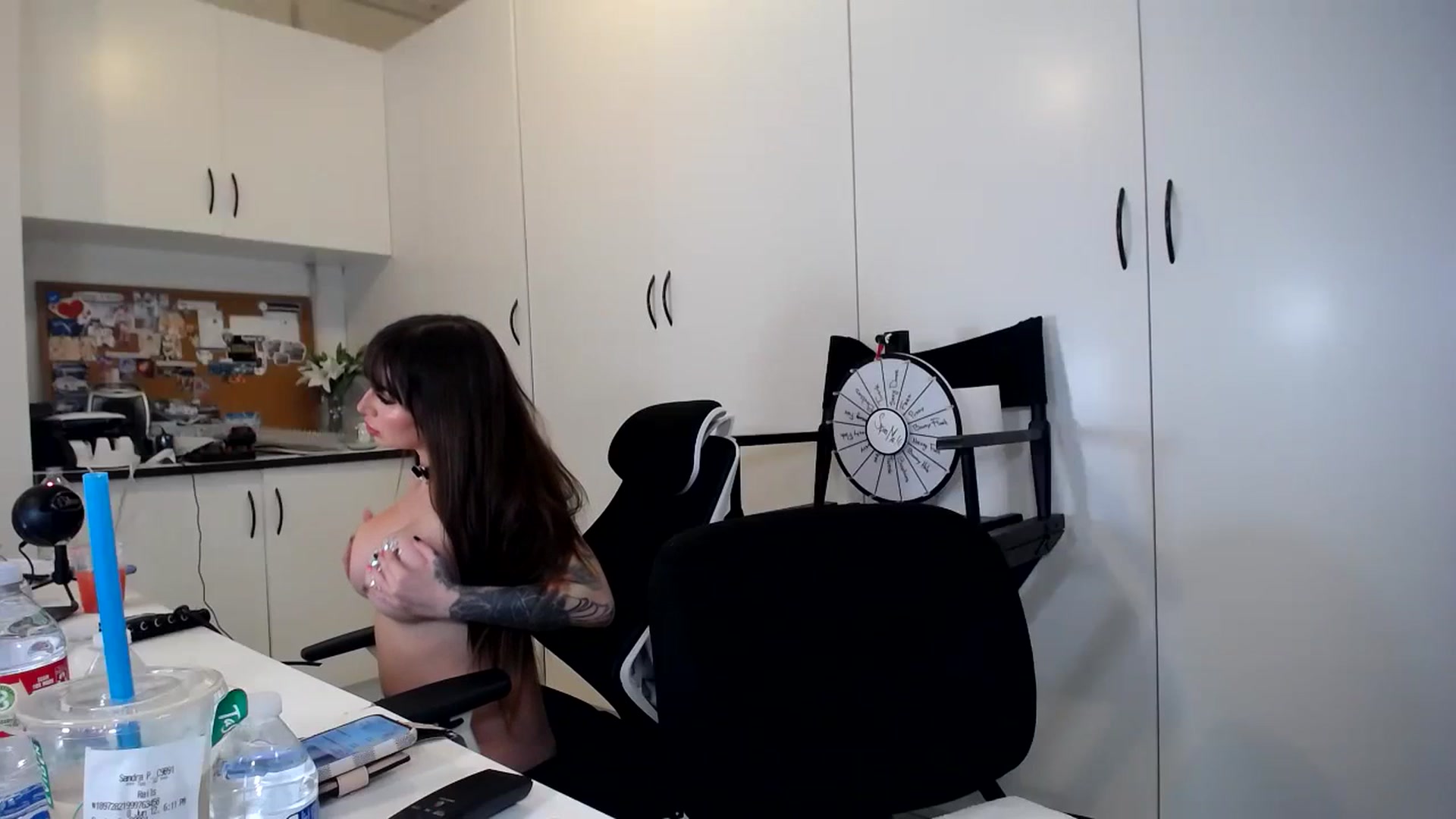 Gallery image thumbnail from SandraGPopa's myfreecams stream on, 06/13/2023, 03:16 image 16 of 20