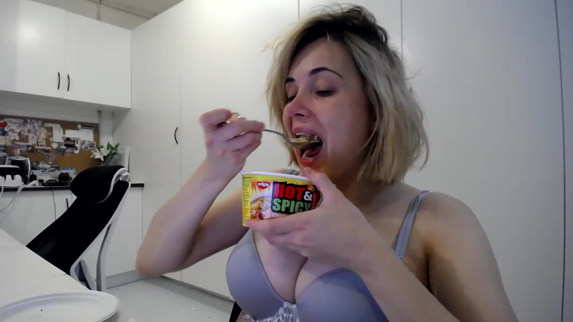 Gallery image thumbnail from SandraGPopa's myfreecams stream on, 06/21/2023, 05:54 image 4 of 20