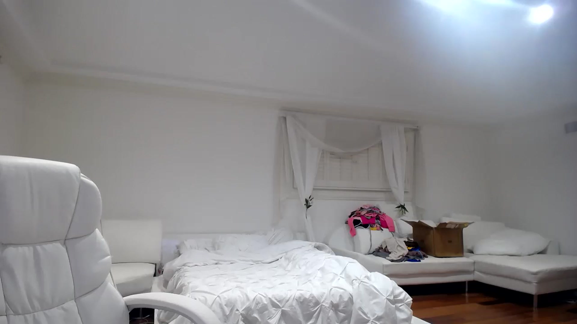 Gallery image thumbnail from SandraGPopa's myfreecams stream on, 06/25/2023, 06:04 image 18 of 20