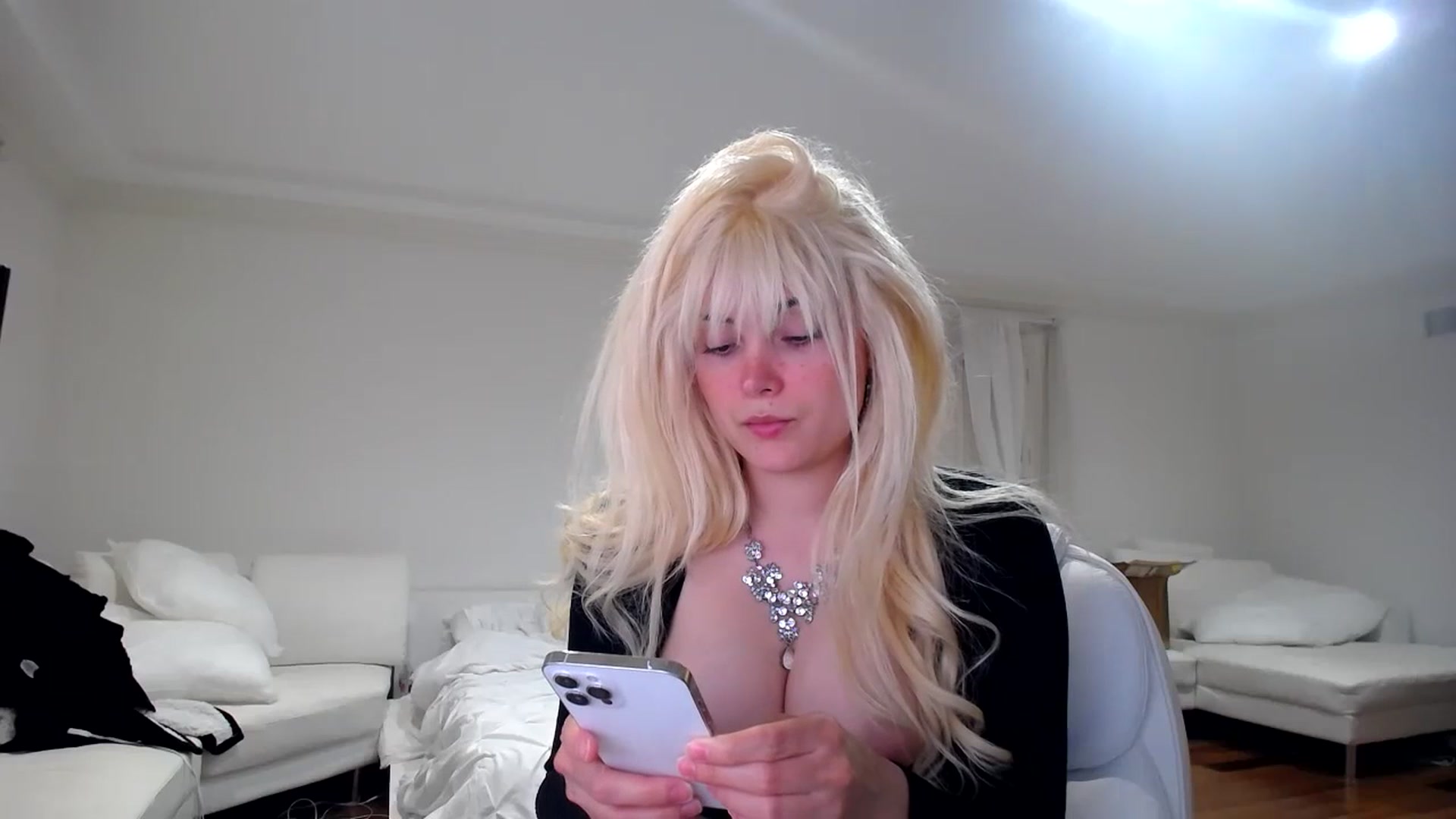 Gallery image thumbnail from SandraGPopa's myfreecams stream on, 06/25/2023, 06:04 image 10 of 20