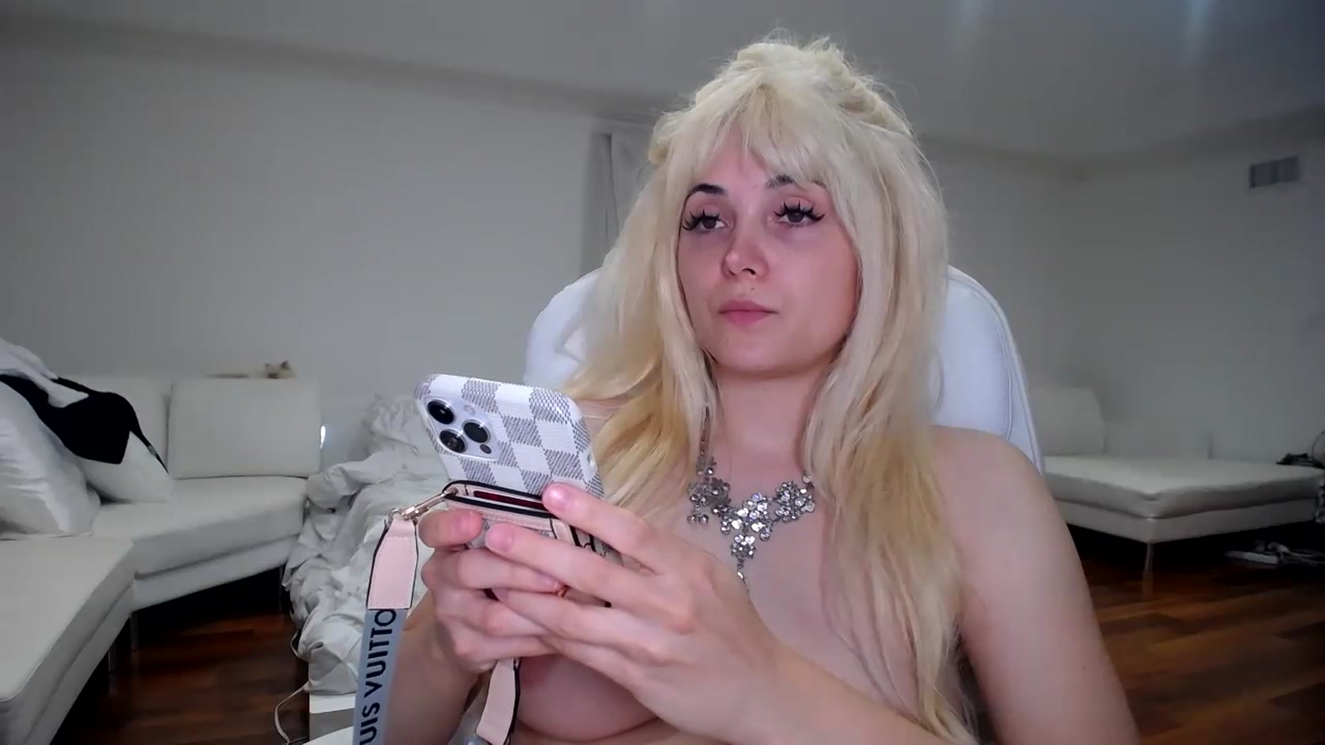 Gallery image thumbnail from SandraGPopa's myfreecams stream on, 07/14/2023, 04:06 image 2 of 20