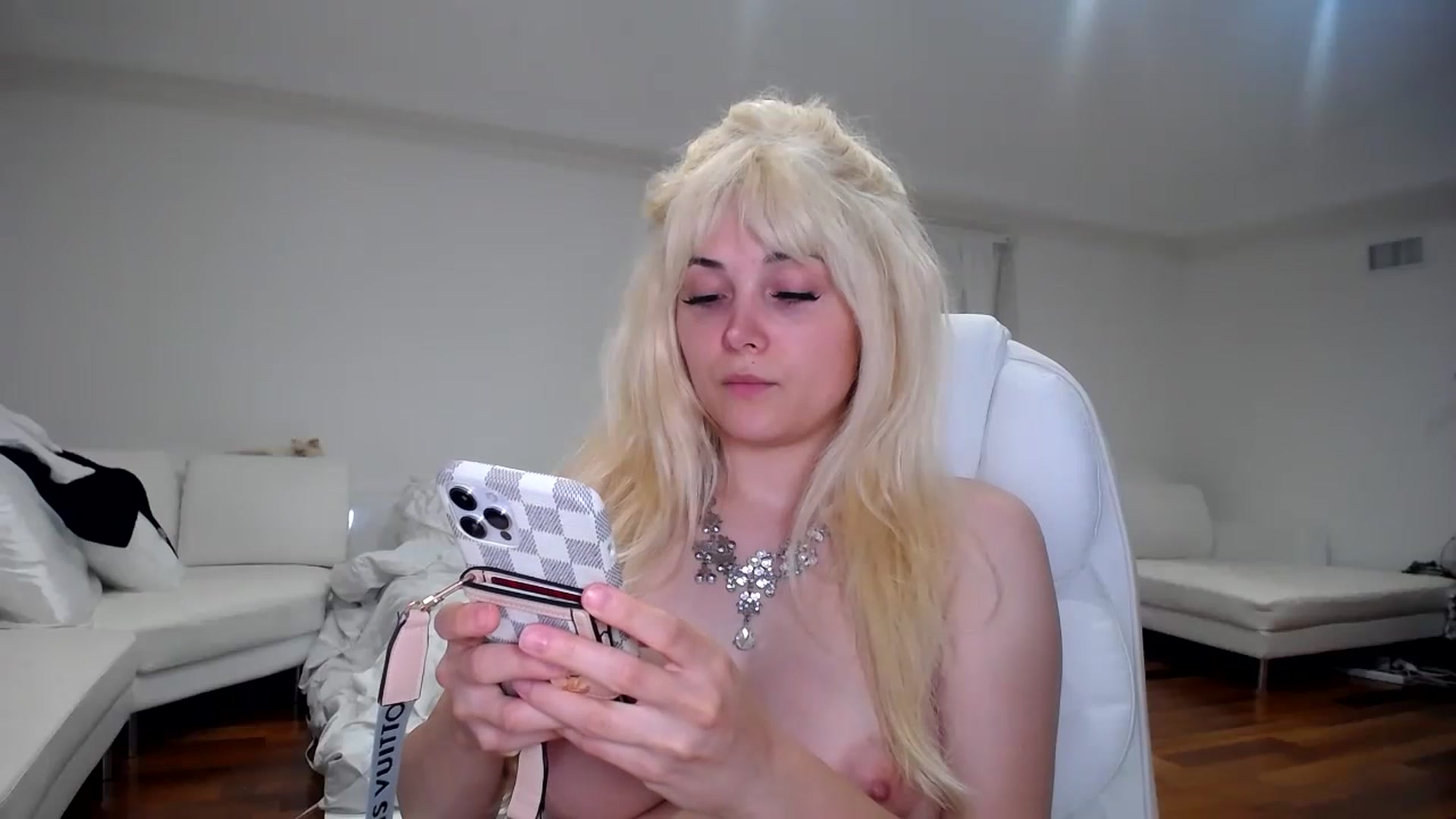 Gallery image thumbnail from SandraGPopa's myfreecams stream on, 07/14/2023, 04:06 image 1 of 20