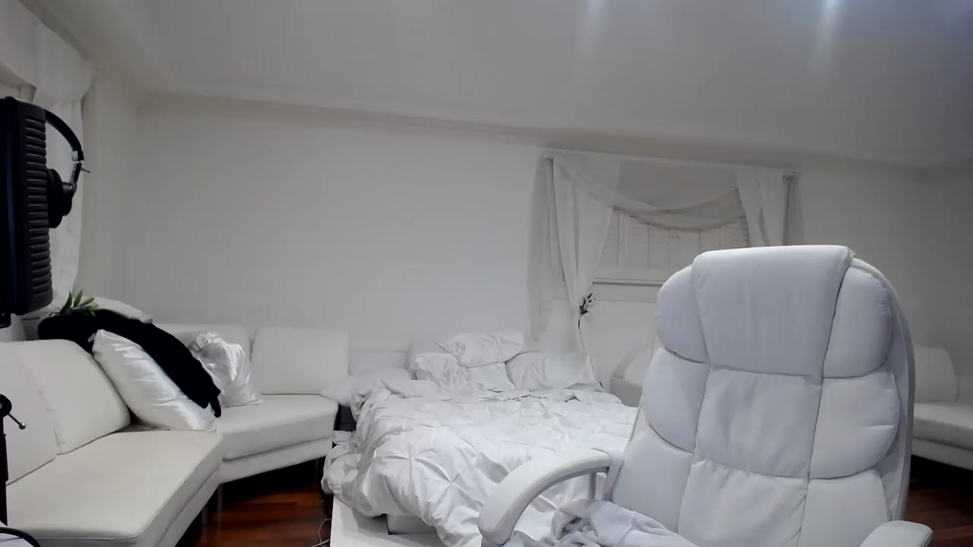 Gallery image thumbnail from SandraGPopa's myfreecams stream on, 07/15/2023, 05:54 image 5 of 20