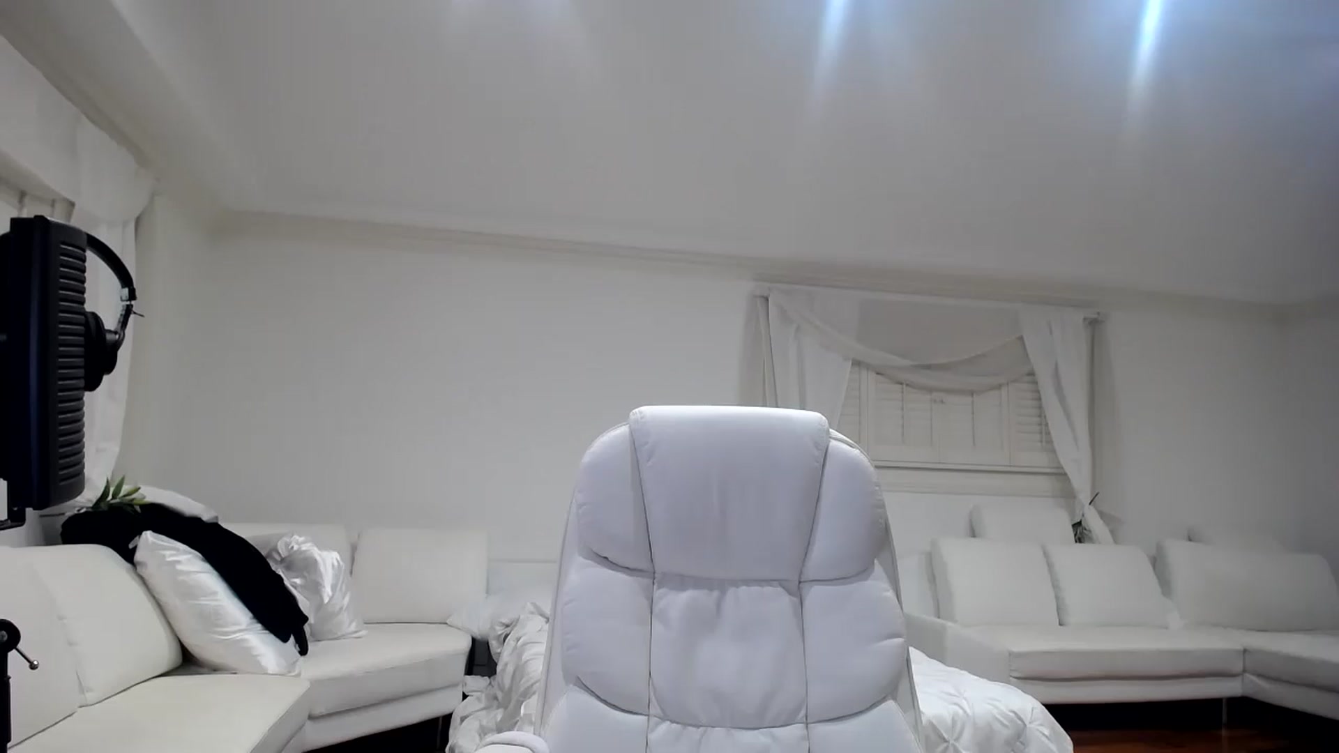 Gallery image thumbnail from SandraGPopa's myfreecams stream on, 07/15/2023, 05:54 image 7 of 20
