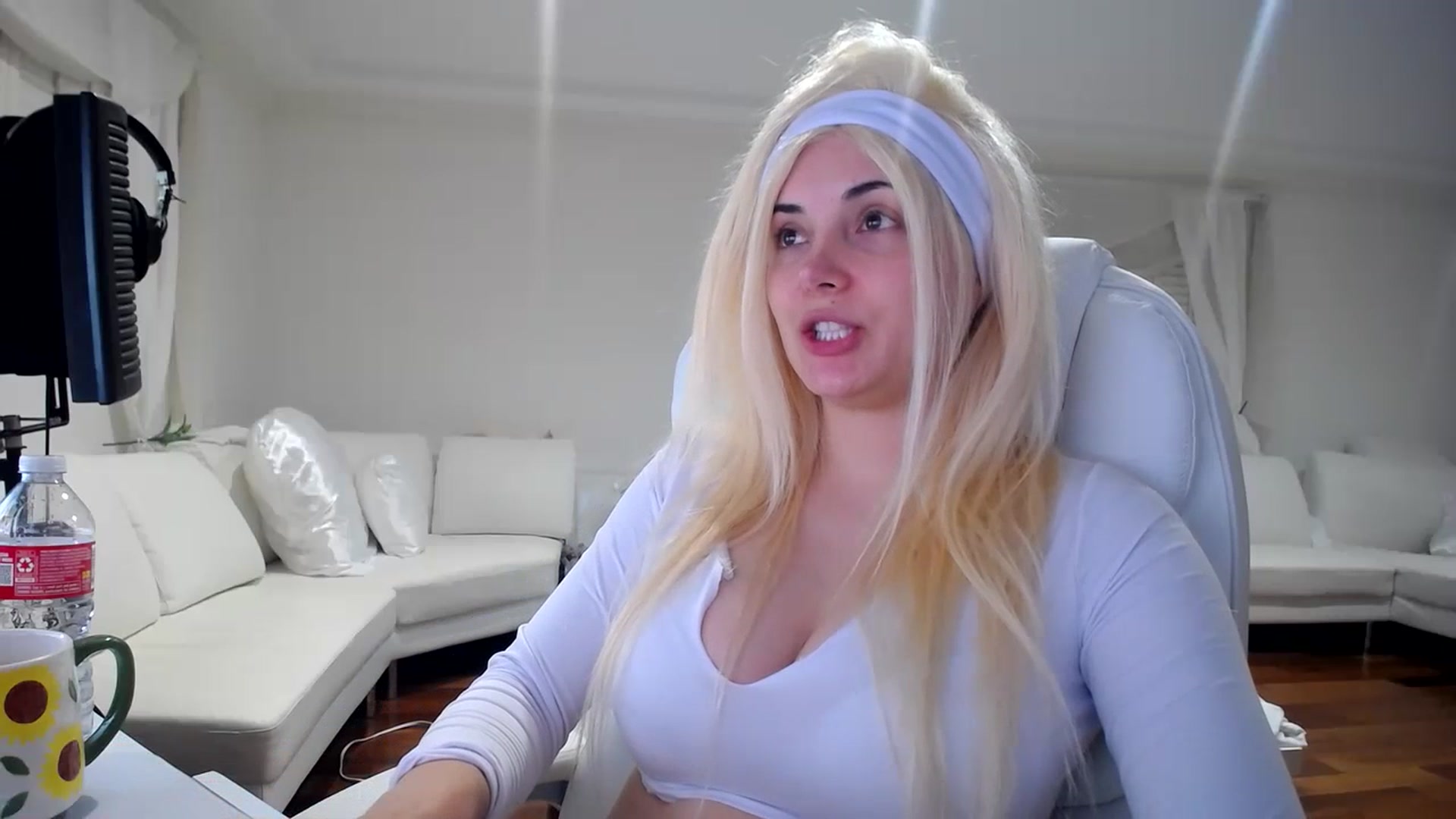 Gallery image thumbnail from SandraGPopa's myfreecams stream on, 07/17/2023, 04:53 image 9 of 20