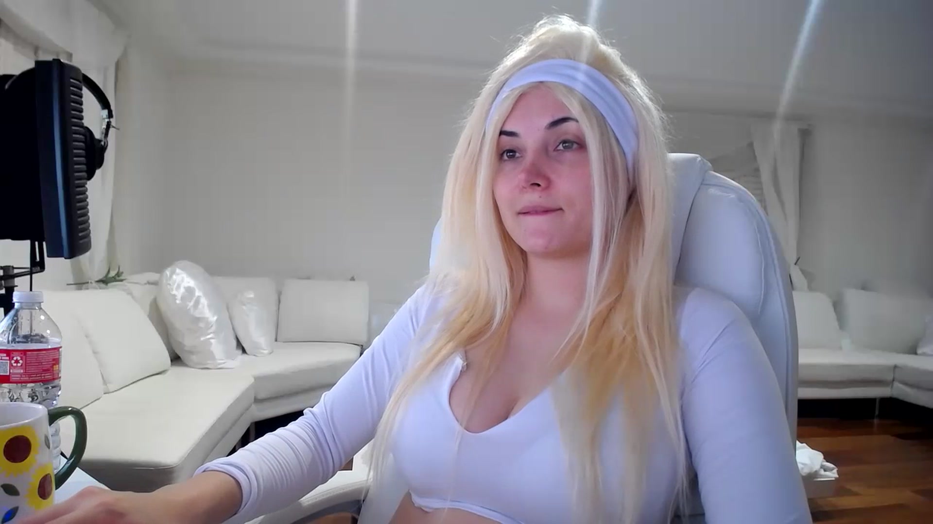 Gallery image thumbnail from SandraGPopa's myfreecams stream on, 07/17/2023, 04:53 image 8 of 20