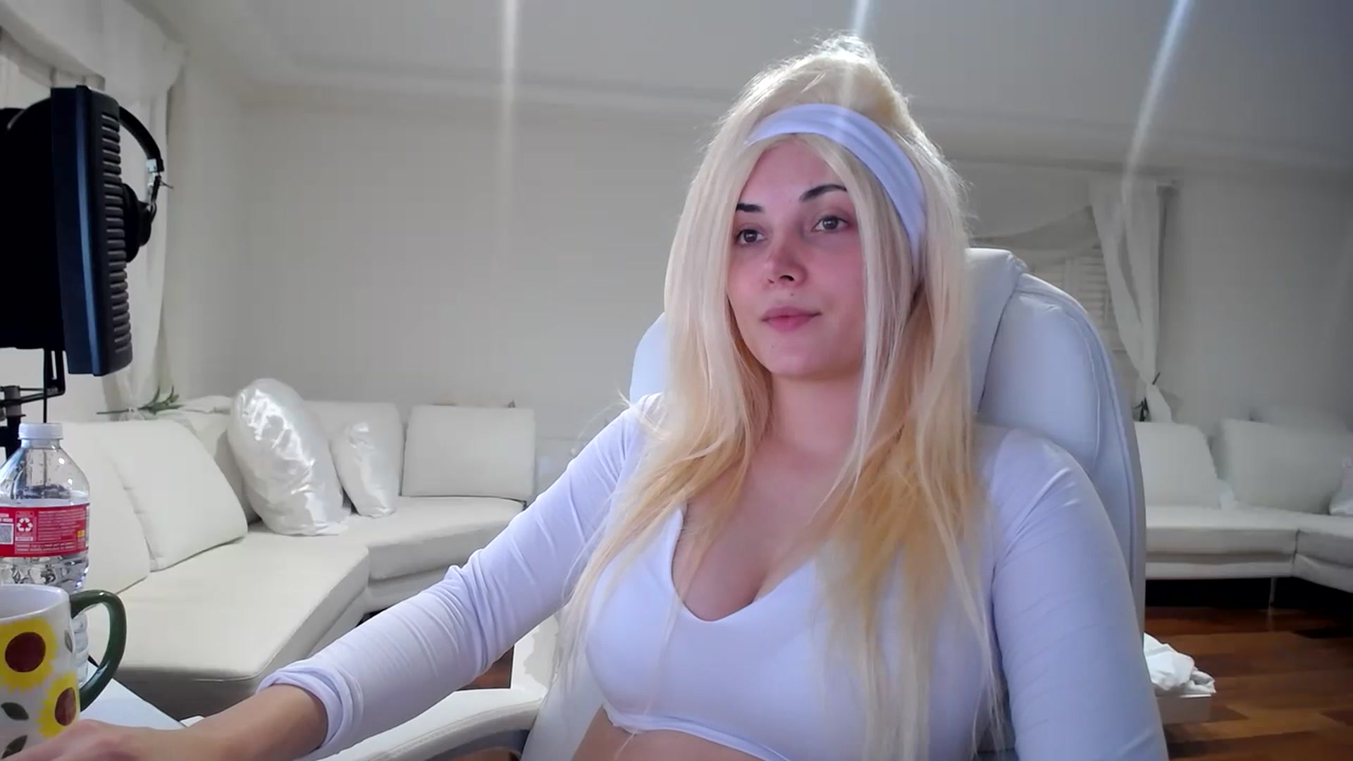 Gallery image thumbnail from SandraGPopa's myfreecams stream on, 07/17/2023, 04:53 image 4 of 20