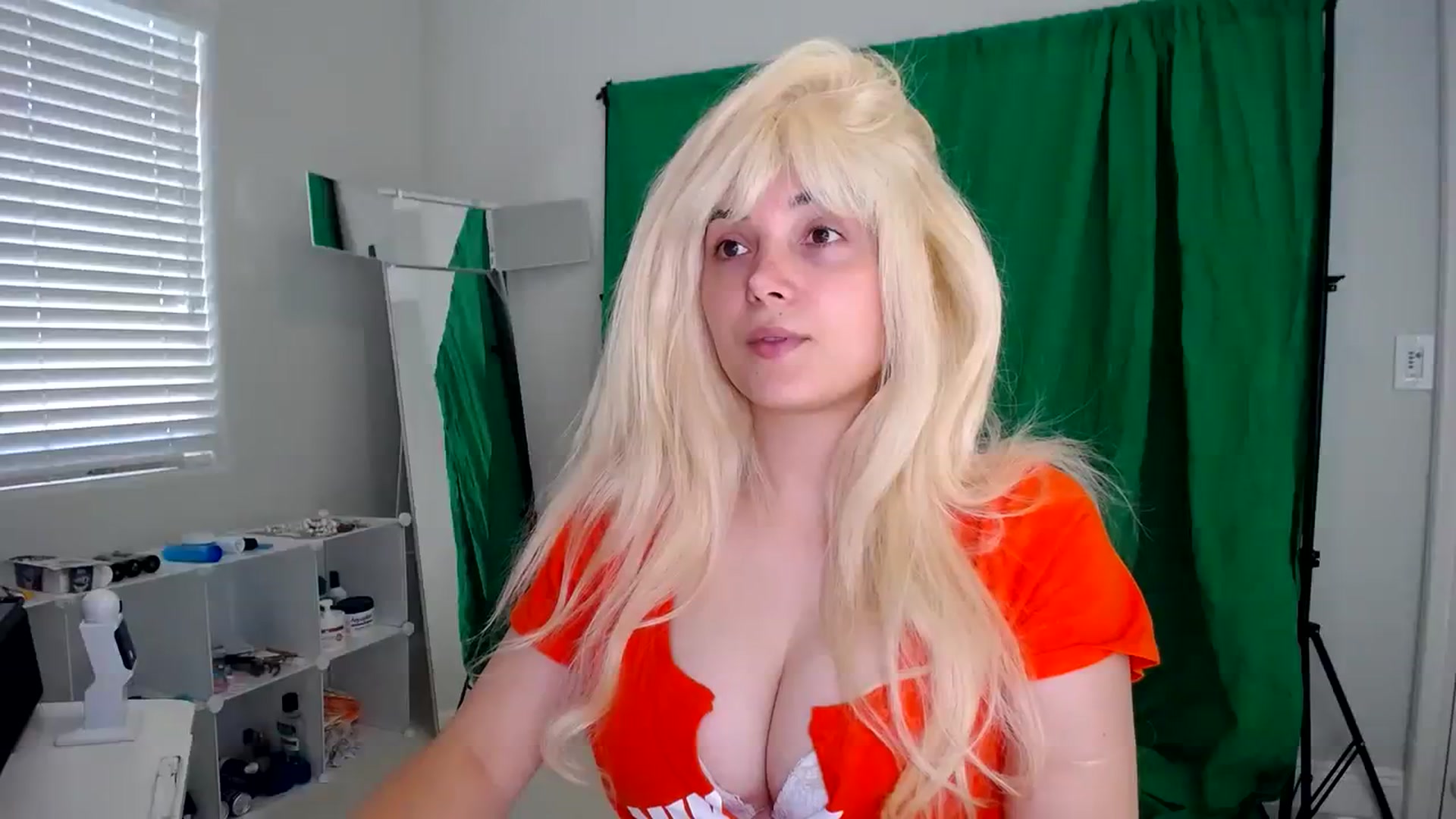 Gallery image thumbnail from SandraGPopa's myfreecams stream on, 08/02/2023, 22:43 image 5 of 20