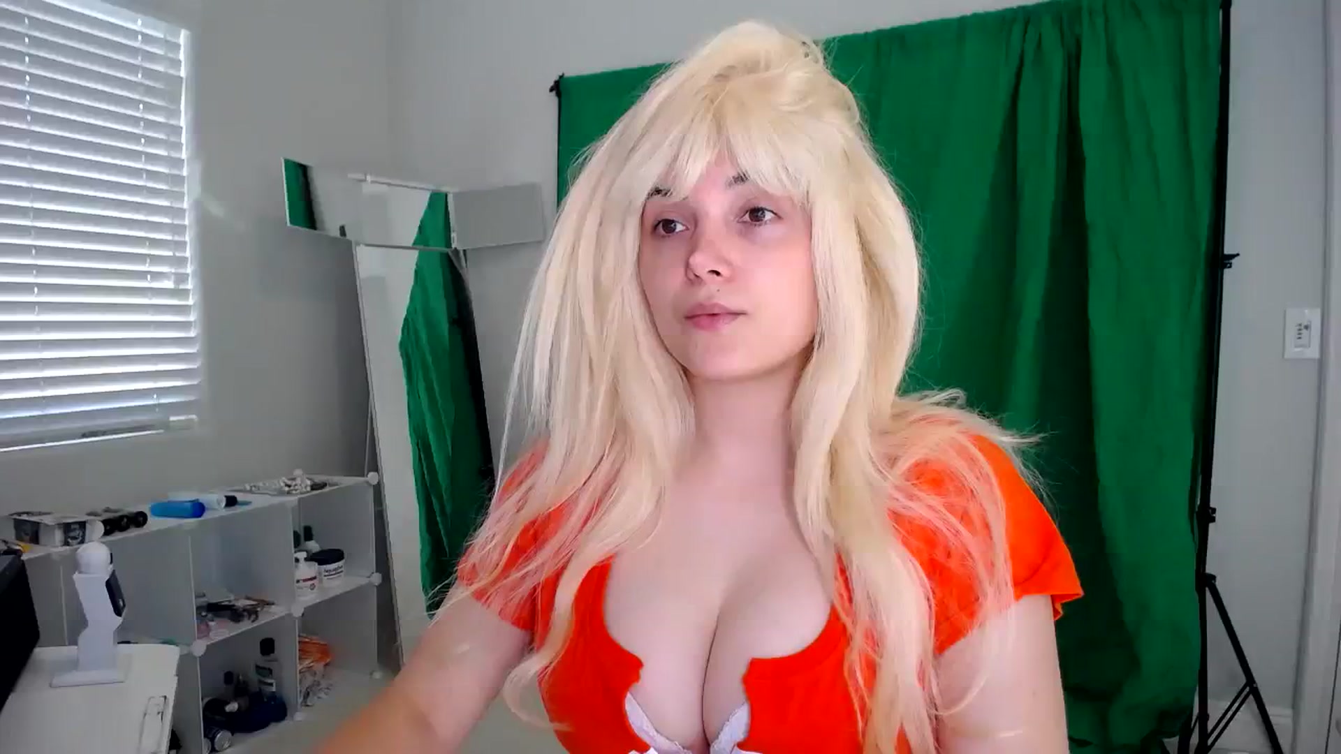 Gallery image thumbnail from SandraGPopa's myfreecams stream on, 08/02/2023, 22:43 image 3 of 20