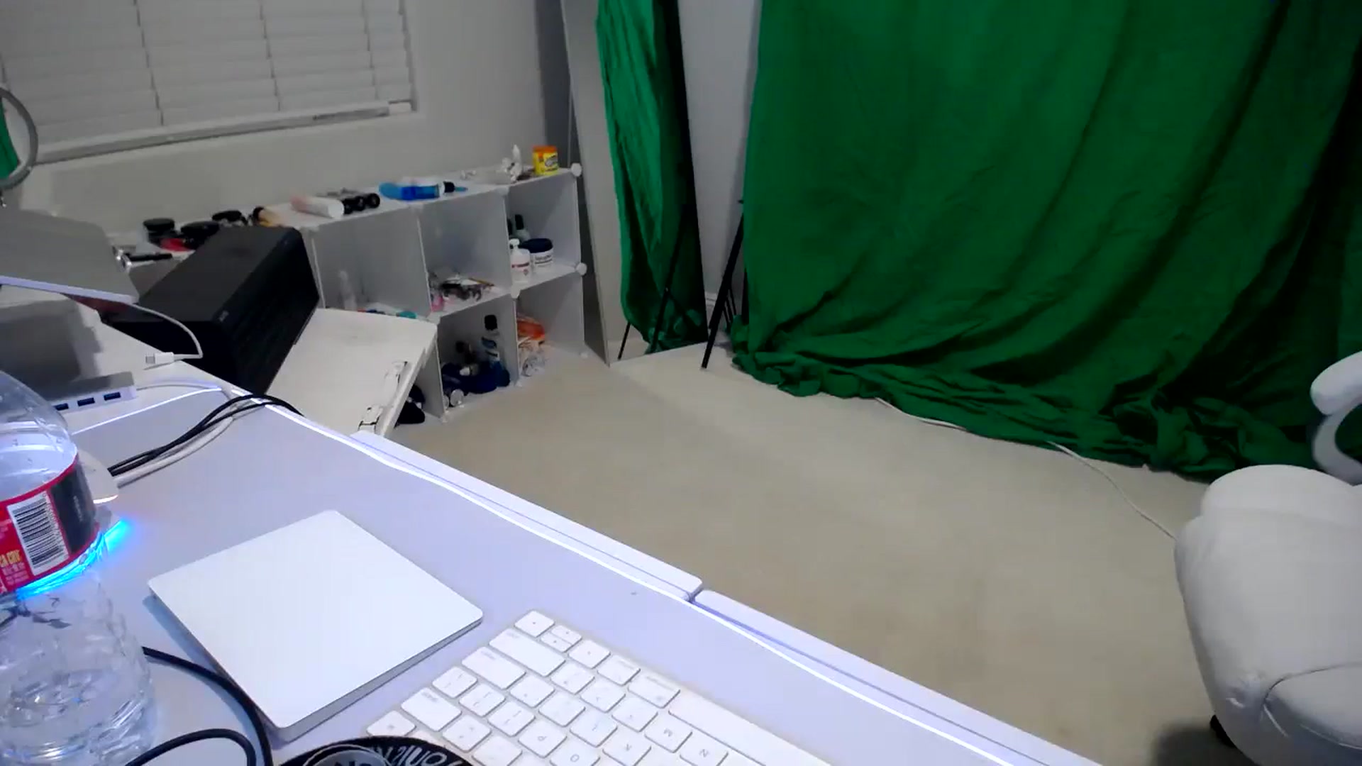 Gallery image thumbnail from SandraGPopa's myfreecams stream on, 08/03/2023, 05:15 image 14 of 20
