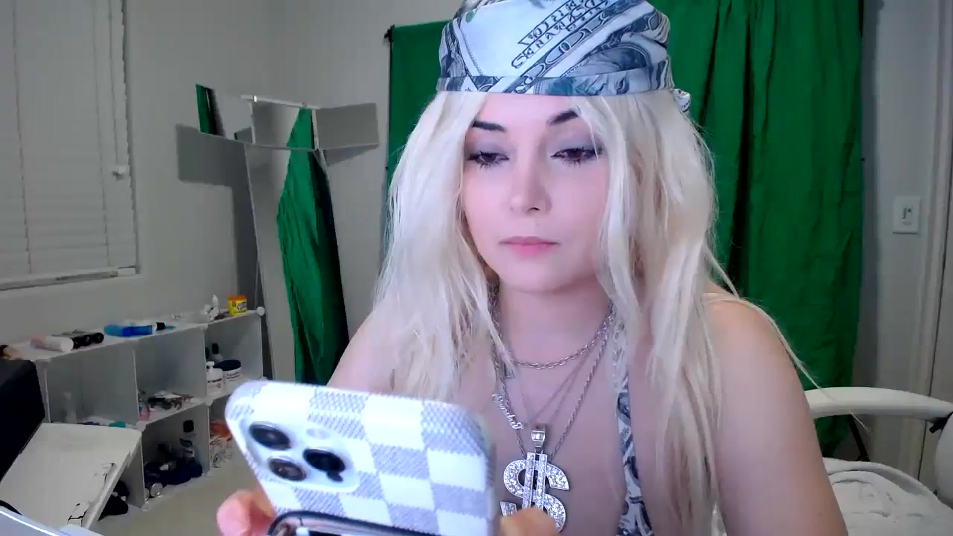 Gallery image thumbnail from SandraGPopa's myfreecams stream on, 08/03/2023, 05:15 image 5 of 20