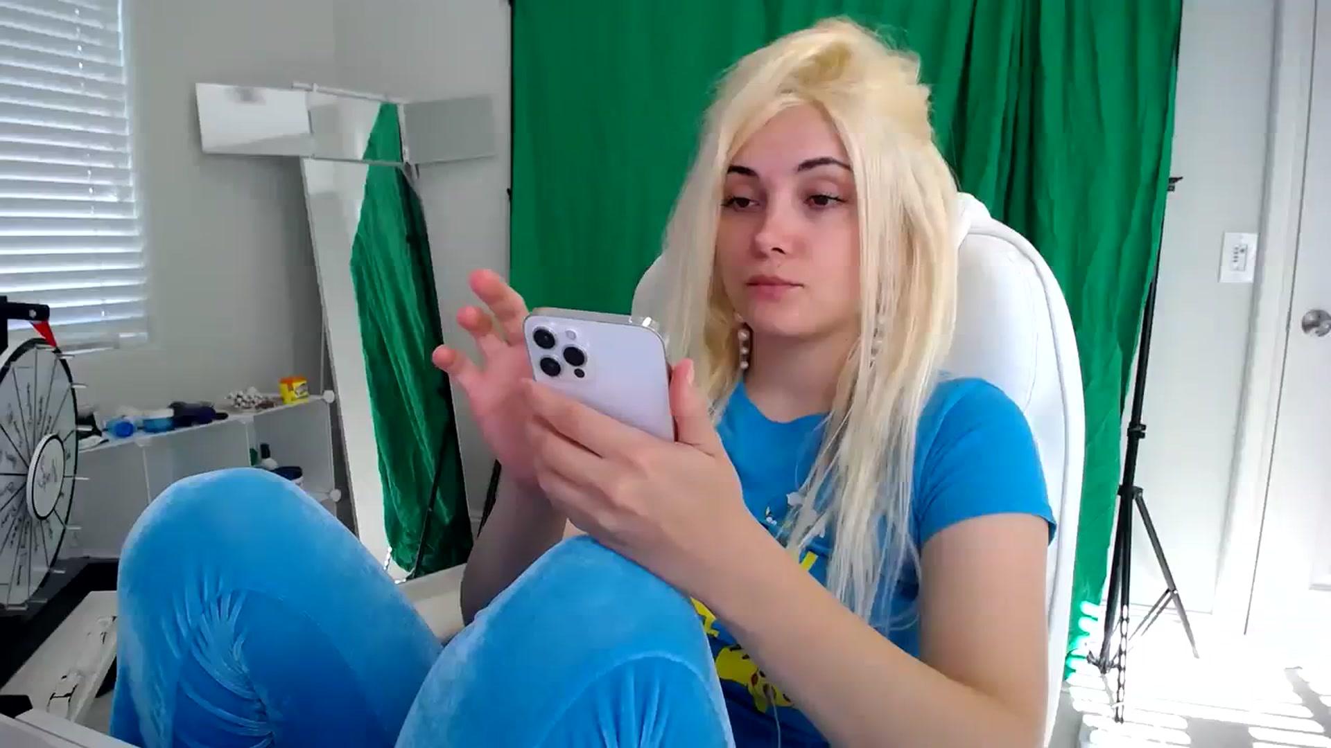 Gallery image thumbnail from SandraGPopa's myfreecams stream on, 08/07/2023, 24:33 image 5 of 20