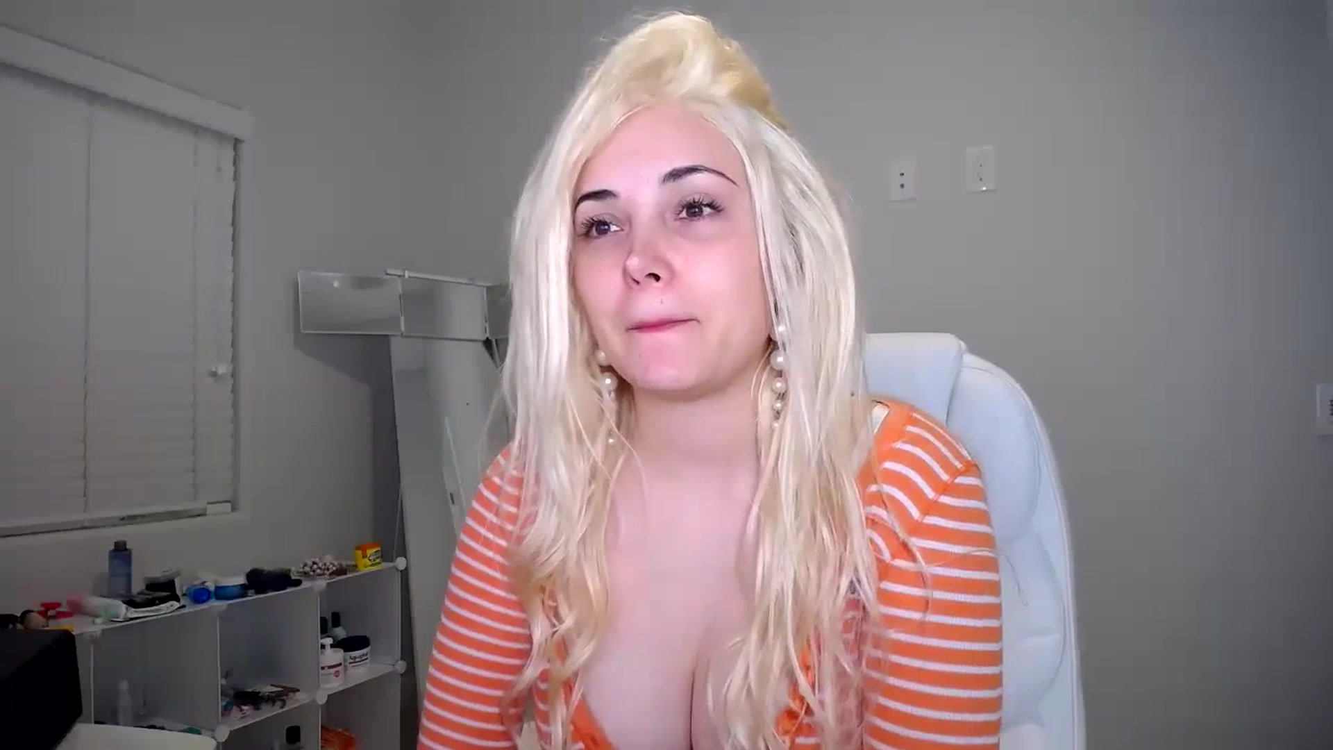 Gallery image thumbnail from SandraGPopa's myfreecams stream on, 08/07/2023, 04:21 image 9 of 20