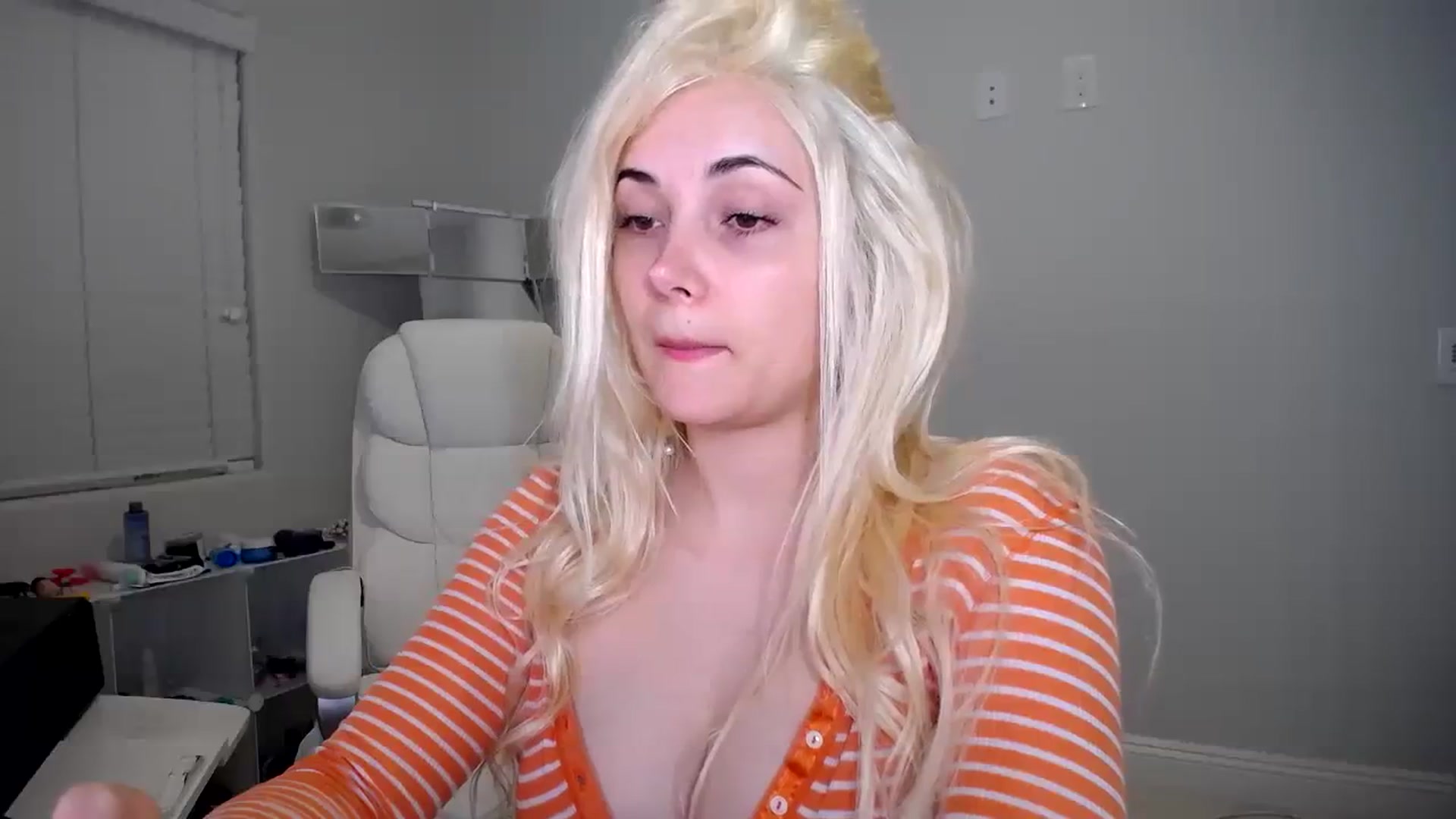 Gallery image thumbnail from SandraGPopa's myfreecams stream on, 08/07/2023, 04:21 image 8 of 20