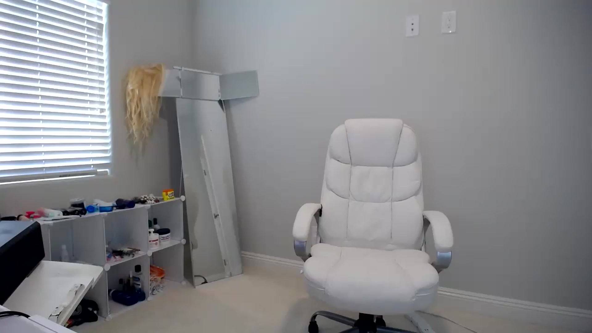 Gallery image thumbnail from SandraGPopa's myfreecams stream on, 08/07/2023, 18:46 image 9 of 20