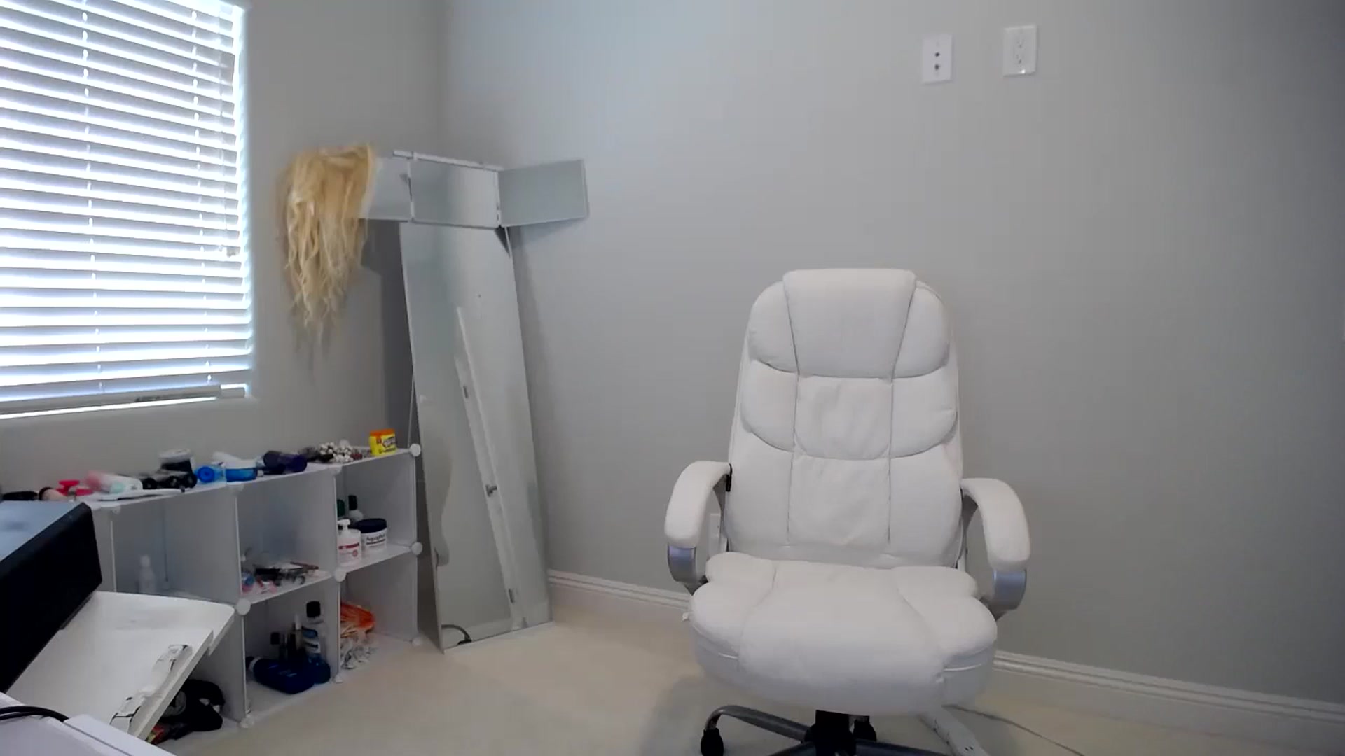 Gallery image thumbnail from SandraGPopa's myfreecams stream on, 08/07/2023, 18:46 image 8 of 20