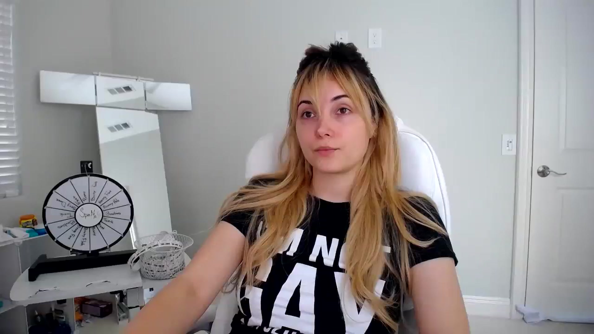 Gallery image thumbnail from SandraGPopa's myfreecams stream on, 08/17/2023, 22:30 image 17 of 20