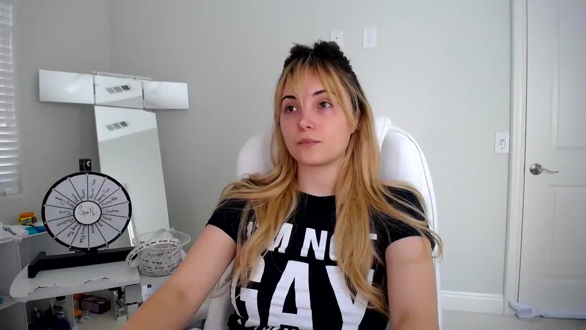 Gallery image thumbnail from SandraGPopa's myfreecams stream on, 08/17/2023, 22:30 image 10 of 20