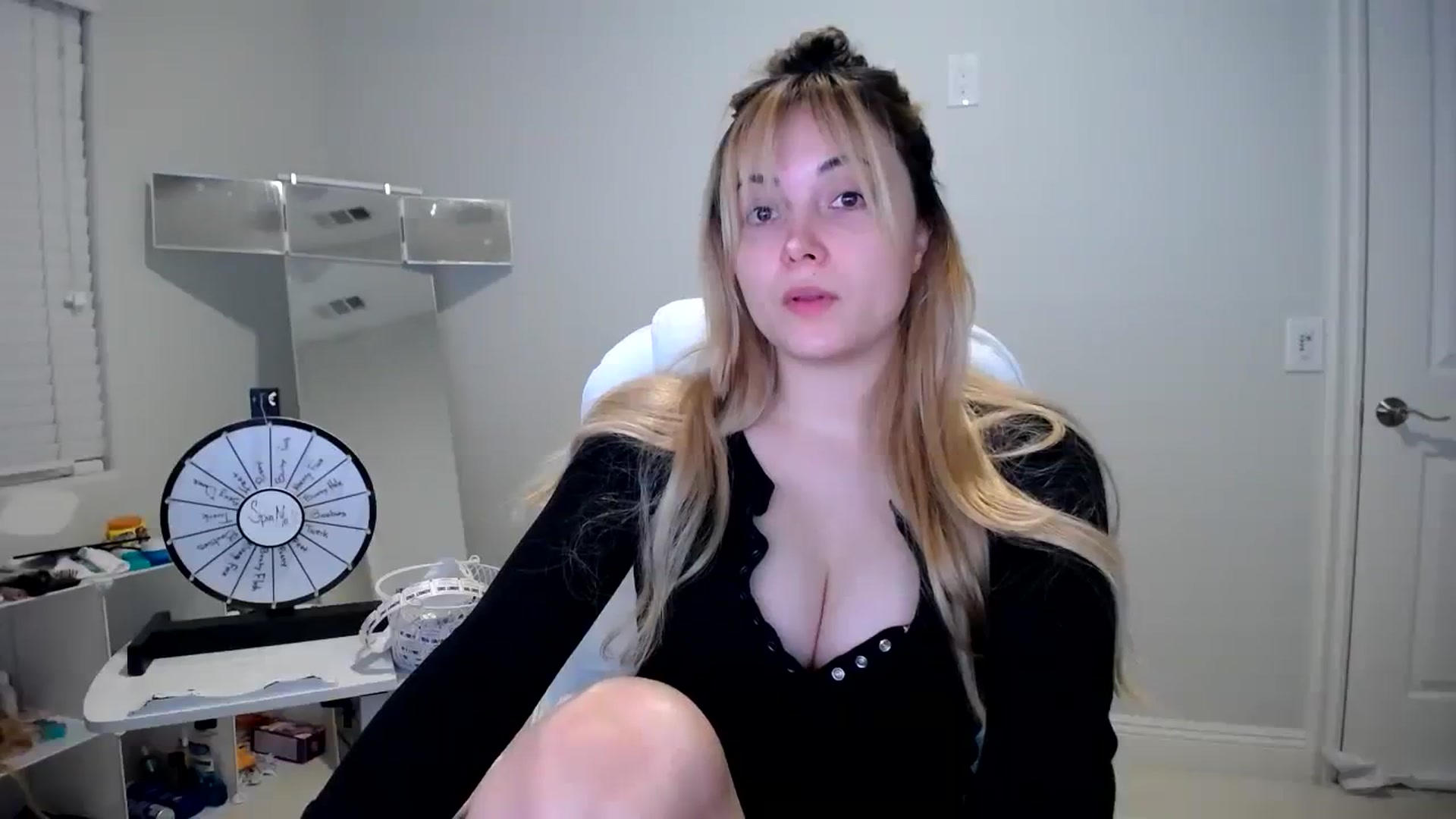 Gallery image thumbnail from SandraGPopa's myfreecams stream on, 08/18/2023, 03:57 image 6 of 20