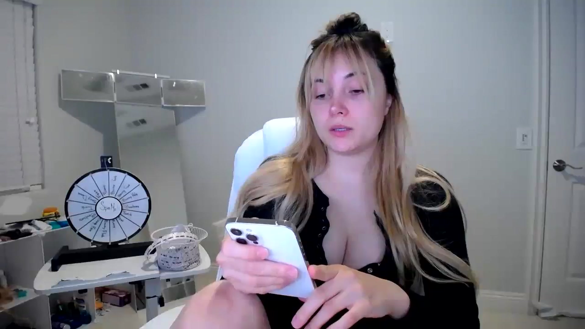 Gallery image thumbnail from SandraGPopa's myfreecams stream on, 08/18/2023, 03:57 image 13 of 20
